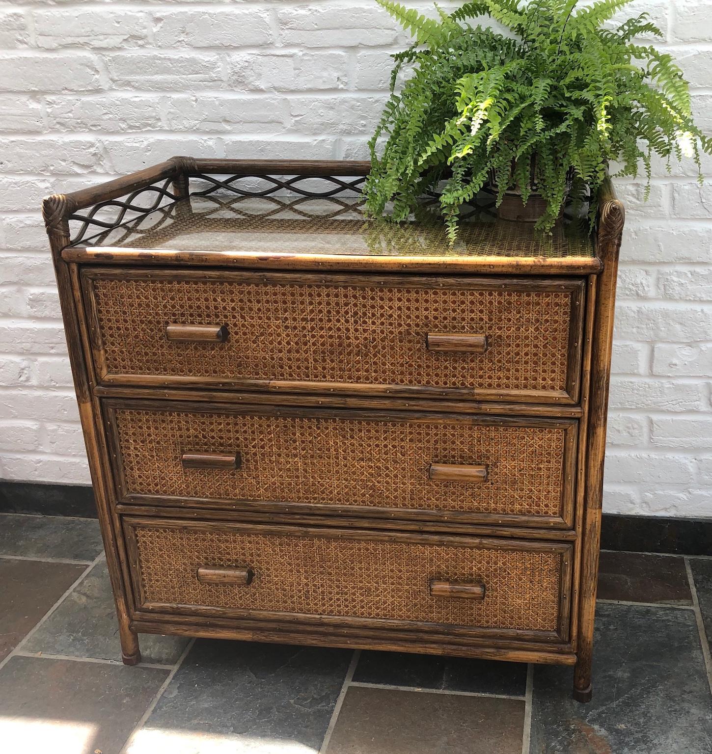 Midcentury rattan / cane chest of drawers by Angraves, England, 1970s.

This is a beautiful rattan / cane chest of drawers.
Made by English company ‘Angraves’ Brook St, Leicester, part of the “invincible” range.  

The chest of drawers has 3 drawers