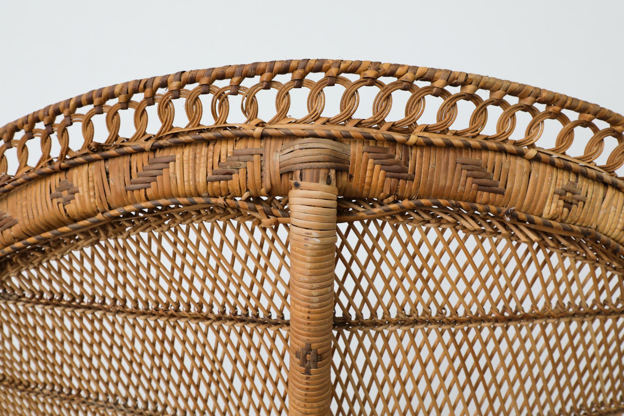 Mid-Century Rattan Emmanuelle Peacock Stuhl im Angebot 4