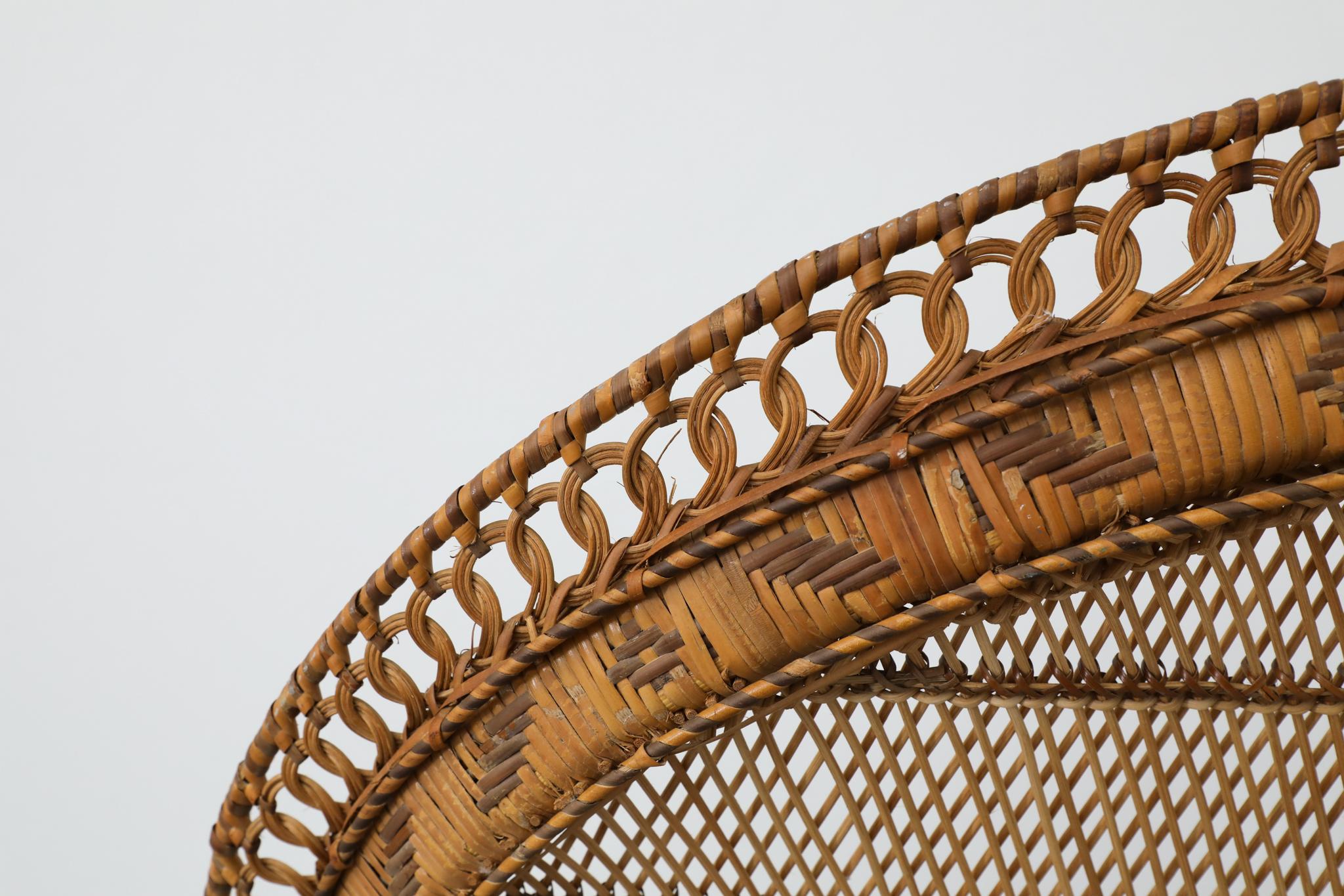 Mid-Century Rattan Emmanuelle Peacock Stuhl im Angebot 5