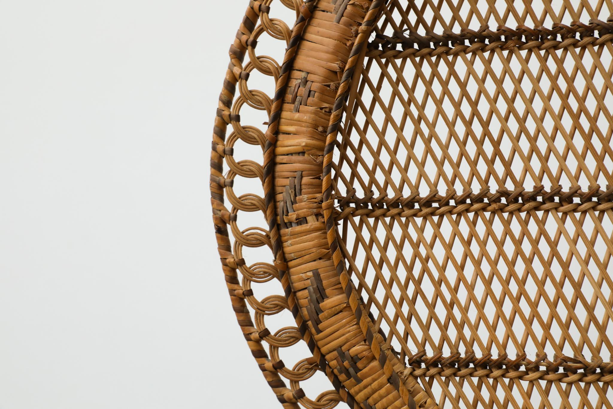 Mid-Century Rattan Emmanuelle Peacock Stuhl im Angebot 6