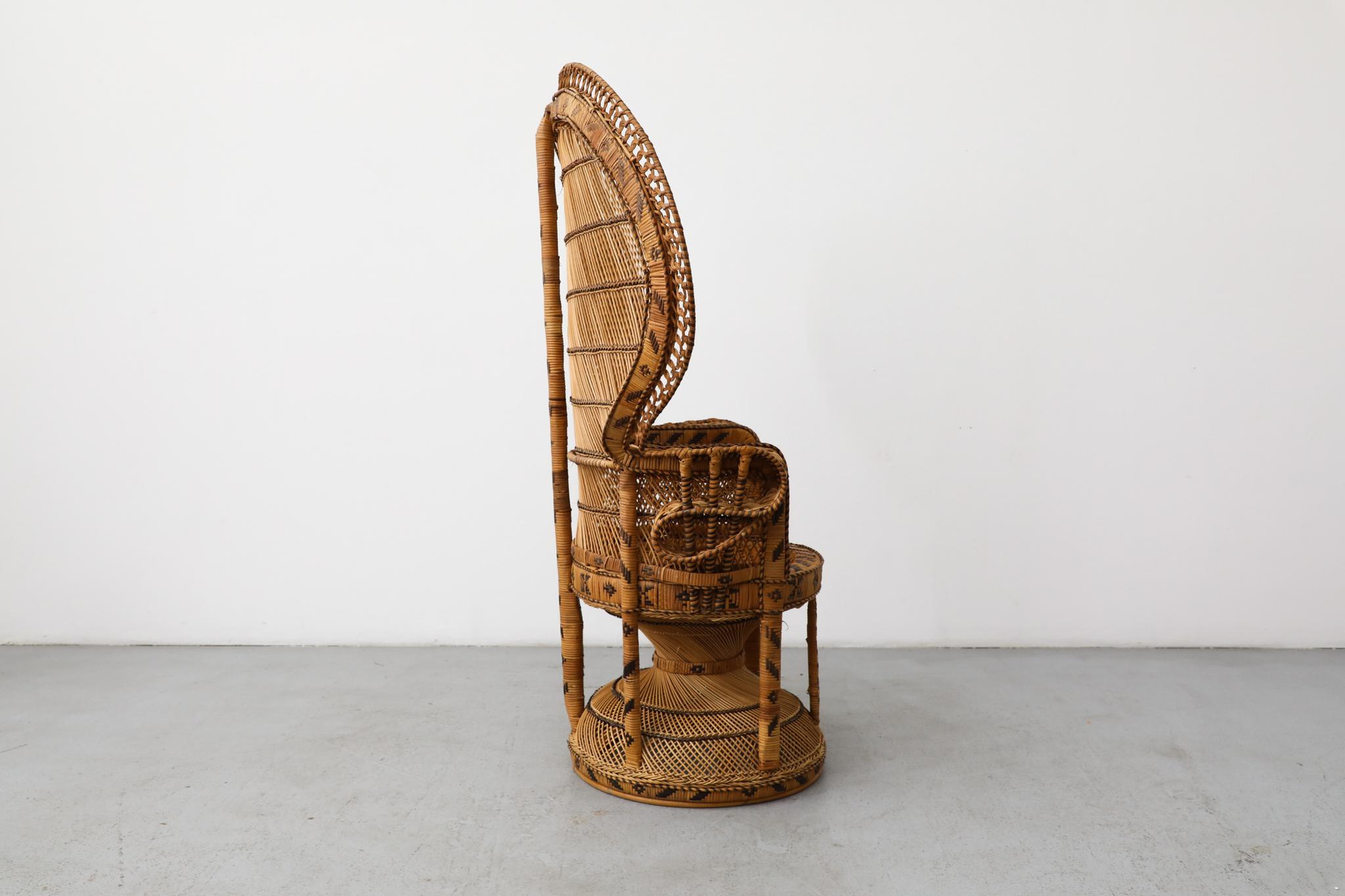 Mid-Century Rattan Emmanuelle Peacock Stuhl (Ende des 20. Jahrhunderts) im Angebot