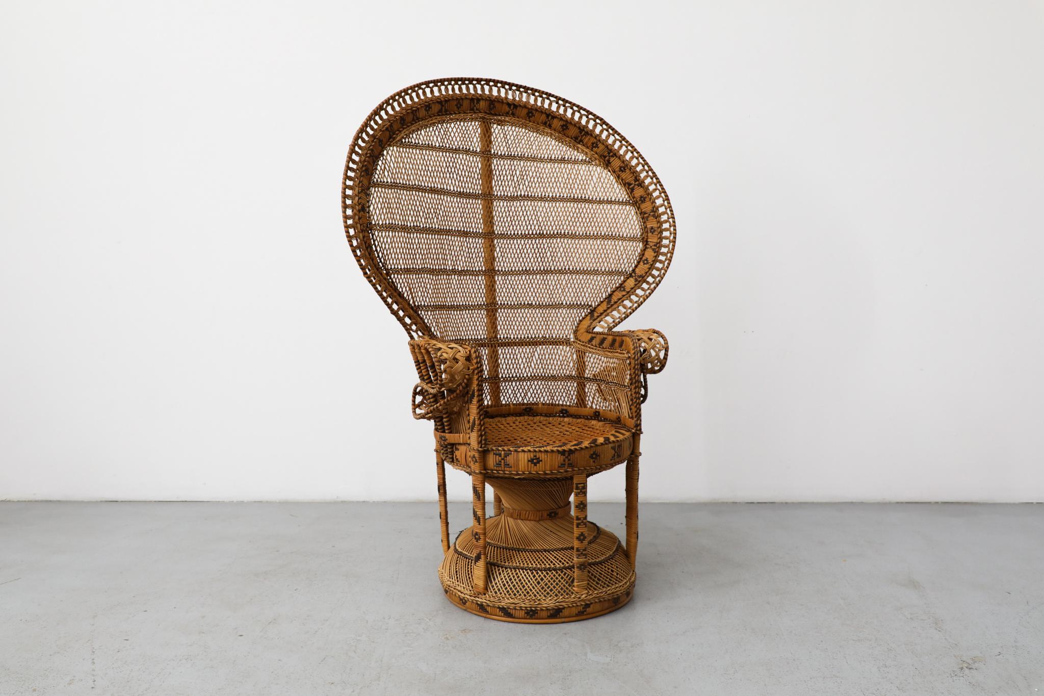 Mid-Century Rattan Emmanuelle Peacock Stuhl im Angebot 1
