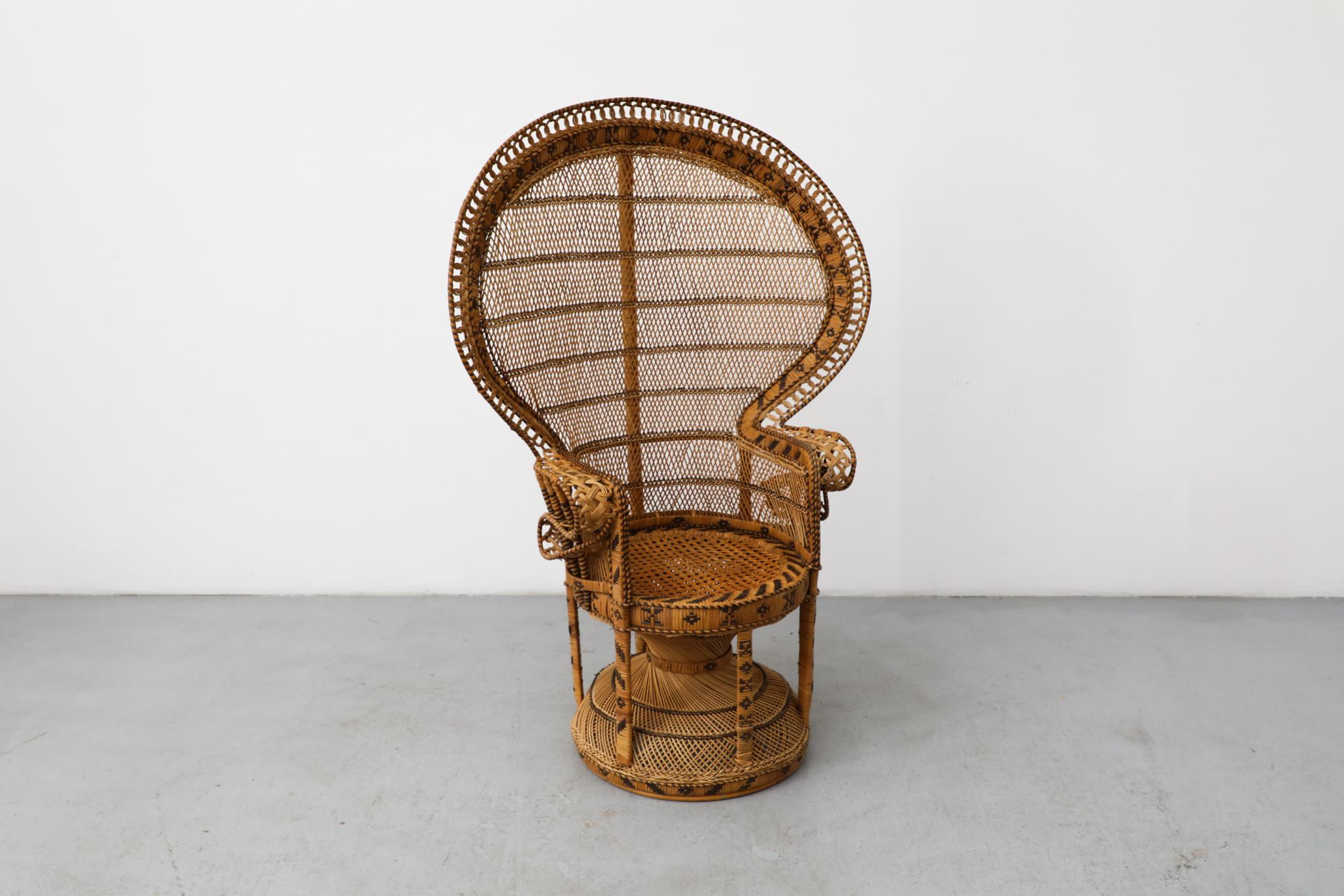 Mid-Century Rattan Emmanuelle Peacock Stuhl im Angebot 2