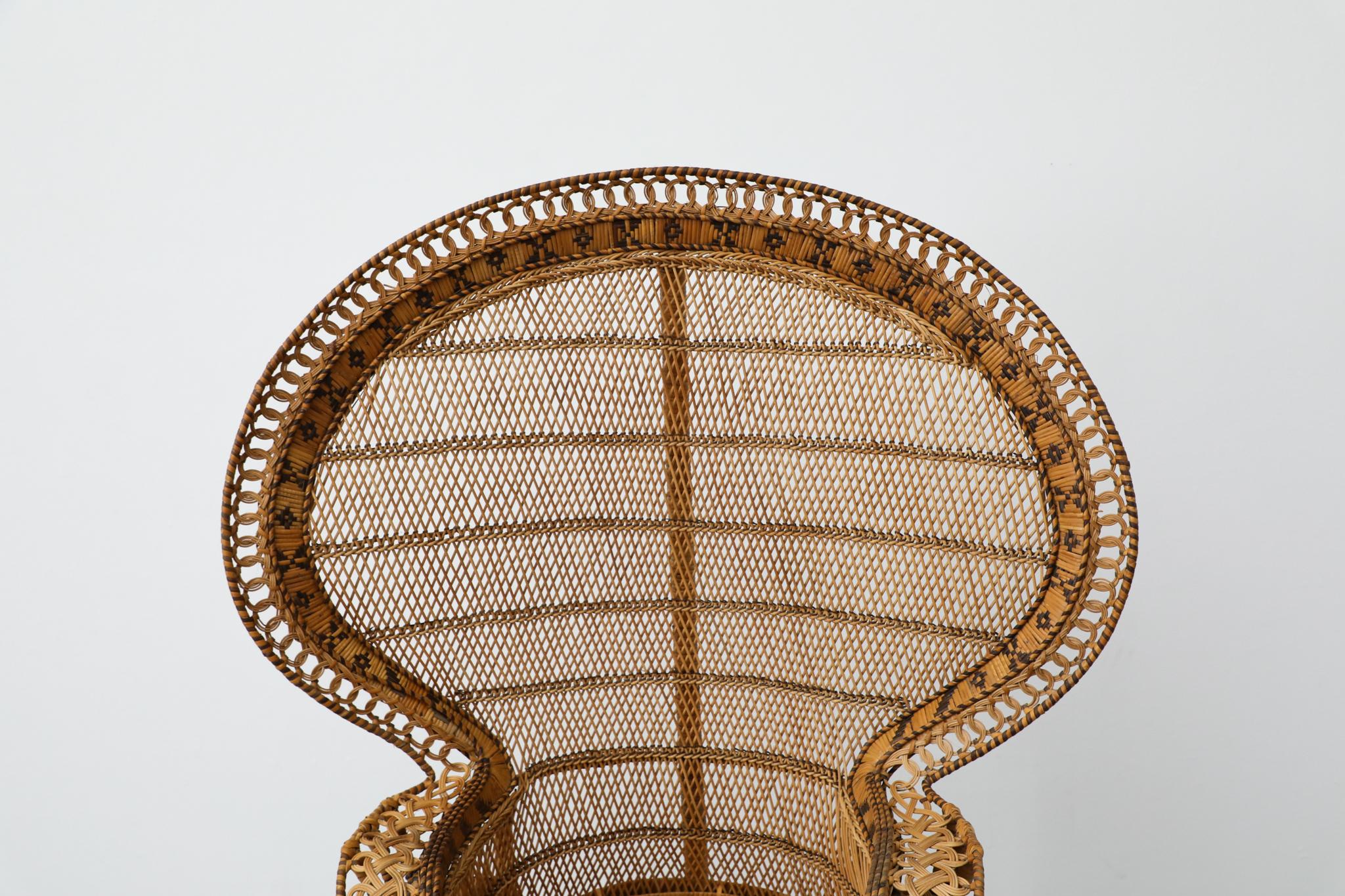 Mid-Century Rattan Emmanuelle Peacock Stuhl im Angebot 3