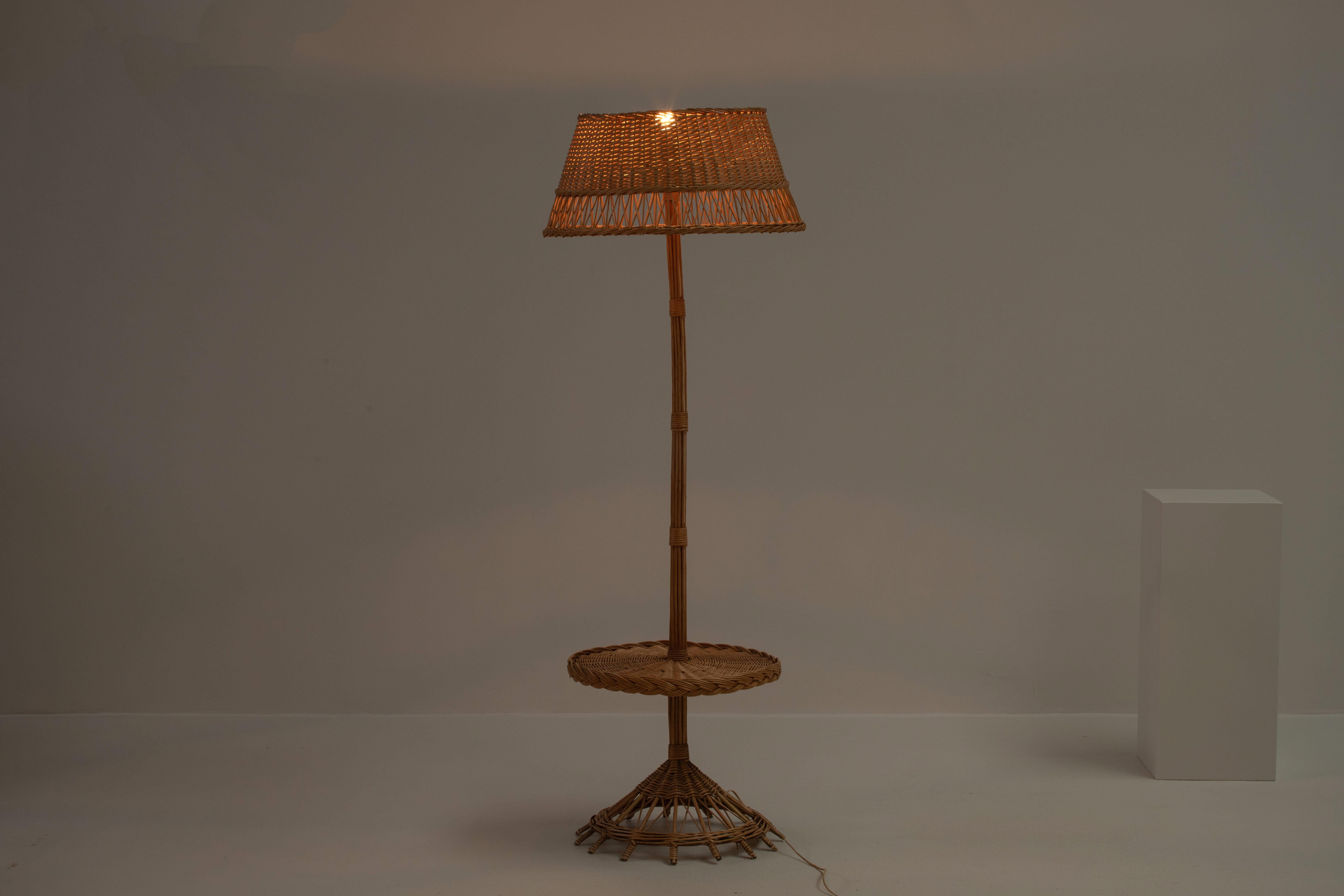 Mid-Century Rattan Floor Lamp, French Riviera, Boho, France, 1960 In Good Condition For Sale In Wiesbaden, DE