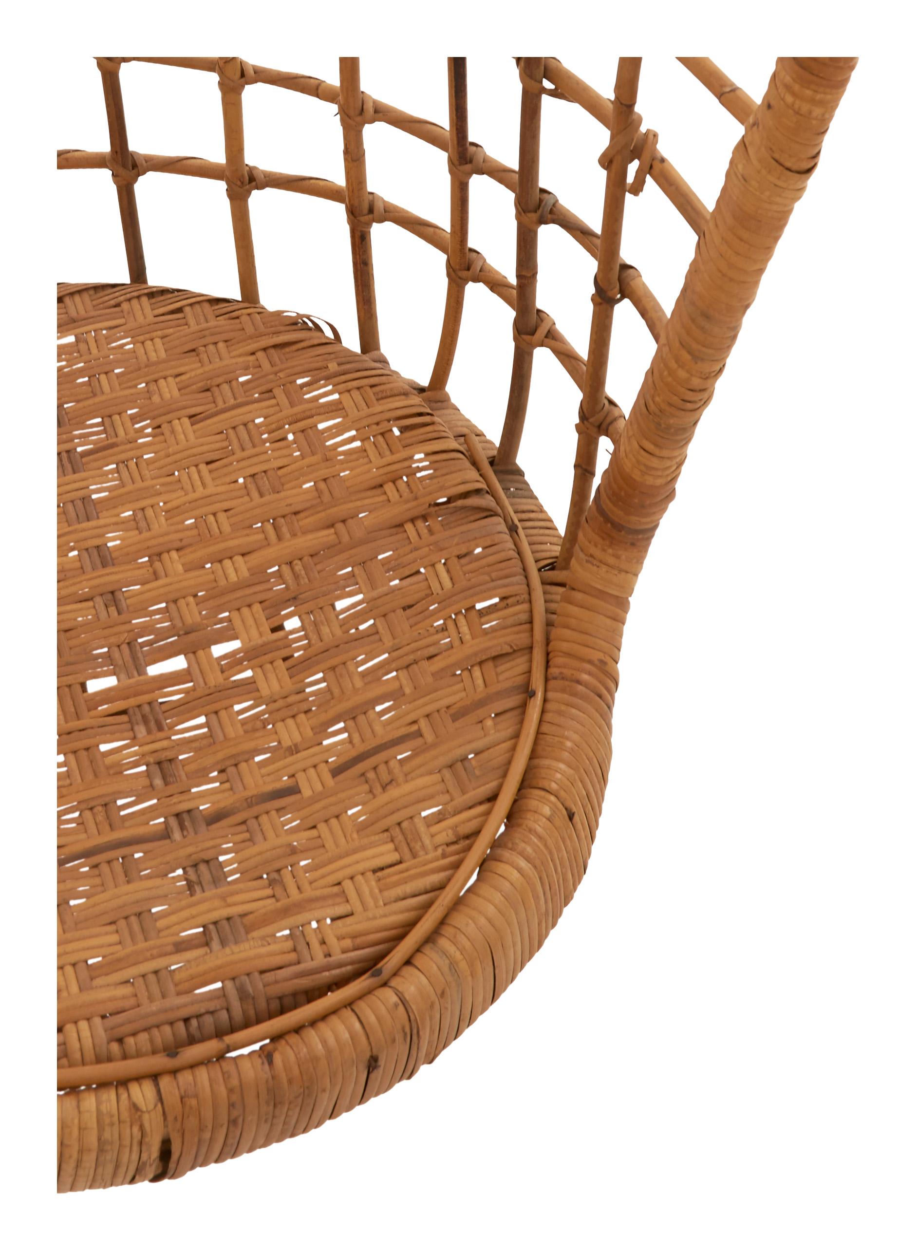 •Weathered bamboo and rattan
•Can be used indoors or outdoors
•Some signs of wear and patina, consistent with age and use
•Professional installation recommended
•Does not include hook or chain
•Mid-20th century
•American
•circa