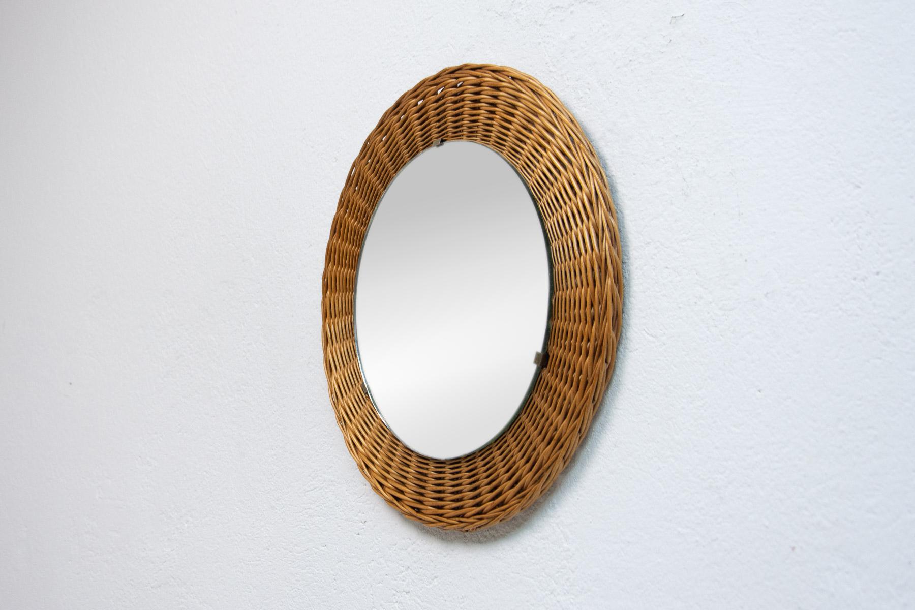 Mid century rattan mirror by Jan Kalous for ÚLUV, 1960´s, Czechoslovakia In Good Condition For Sale In Prague 8, CZ