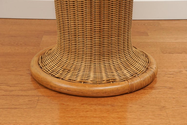 Mid Century Rattan Pedestal Base Breakfast Table In Good Condition For Sale In Hudson, NY