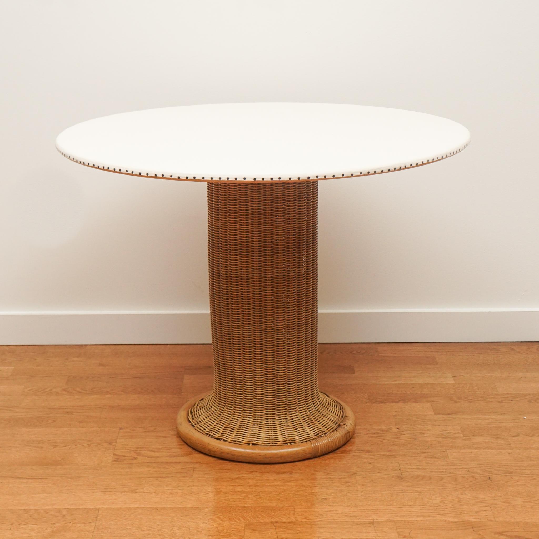 Mid Century Rattan Pedestal Base Breakfast Table In Good Condition In Hudson, NY