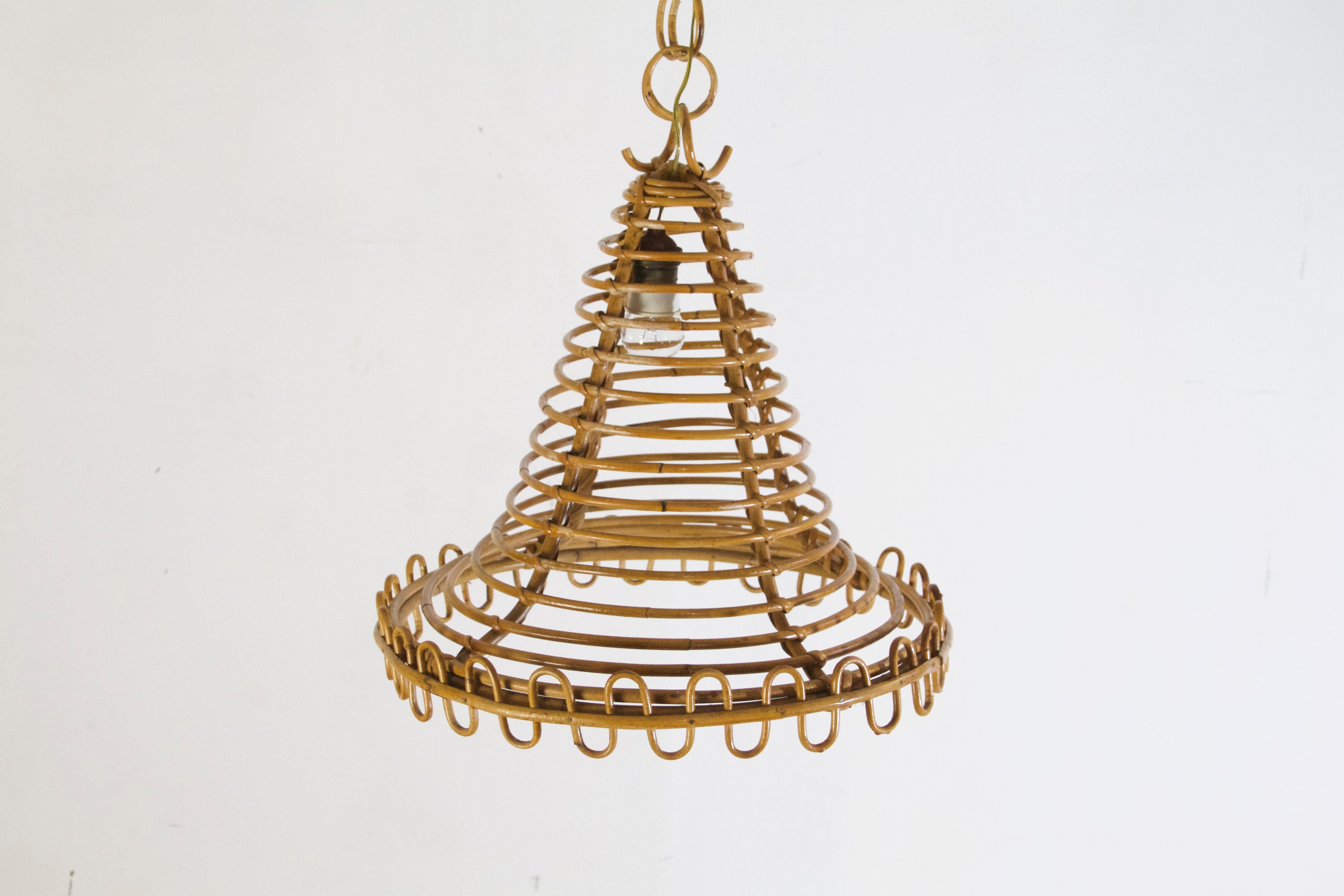 Midcentury Italian handmade rattan pendant in very nice original condition without damages and in very nice condition. Lightsource can be altered depending on what one prefers of course. Measures: Height of the shade is 42cm and with chain 110cm.