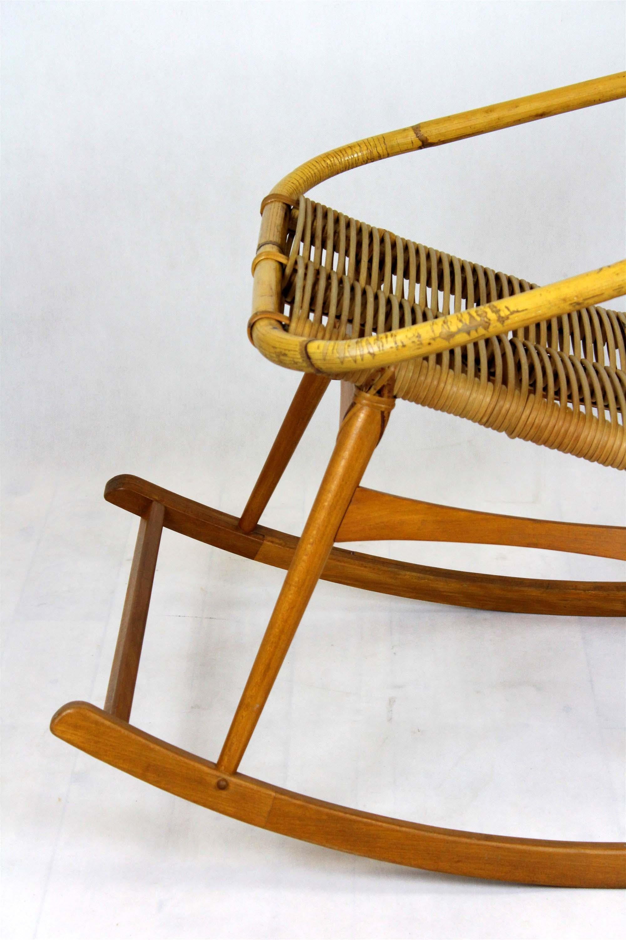 Mid-Century Rattan Rocking Chair, 1960s In Good Condition For Sale In Żory, PL