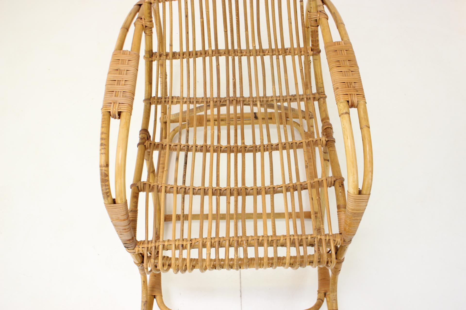 Rattan Sedie a dondolo in rattan di metà secolo, anni '60 in vendita