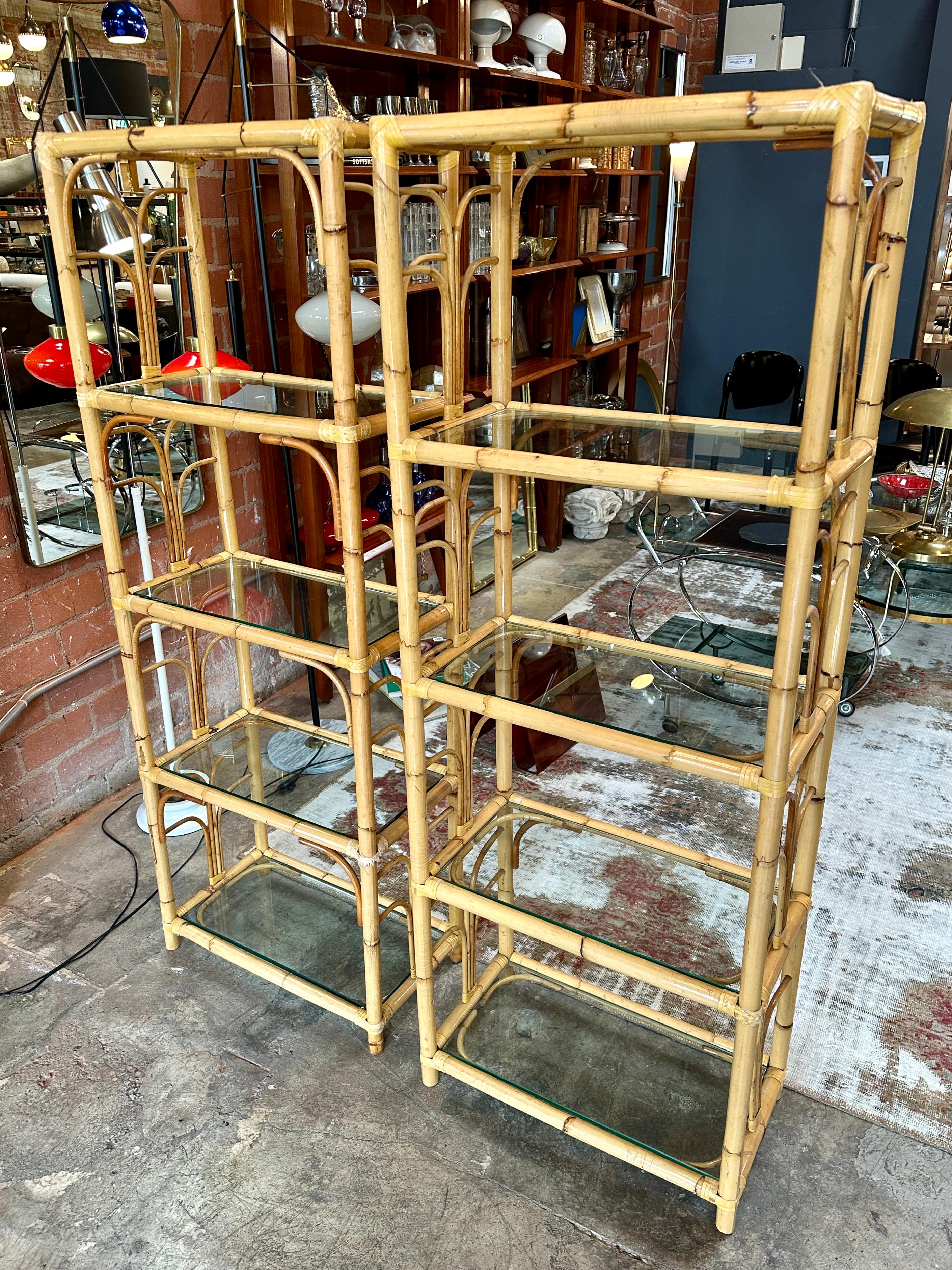 Scaffali in rattan di metà secolo, Italia 1970. Set di due in vendita 4