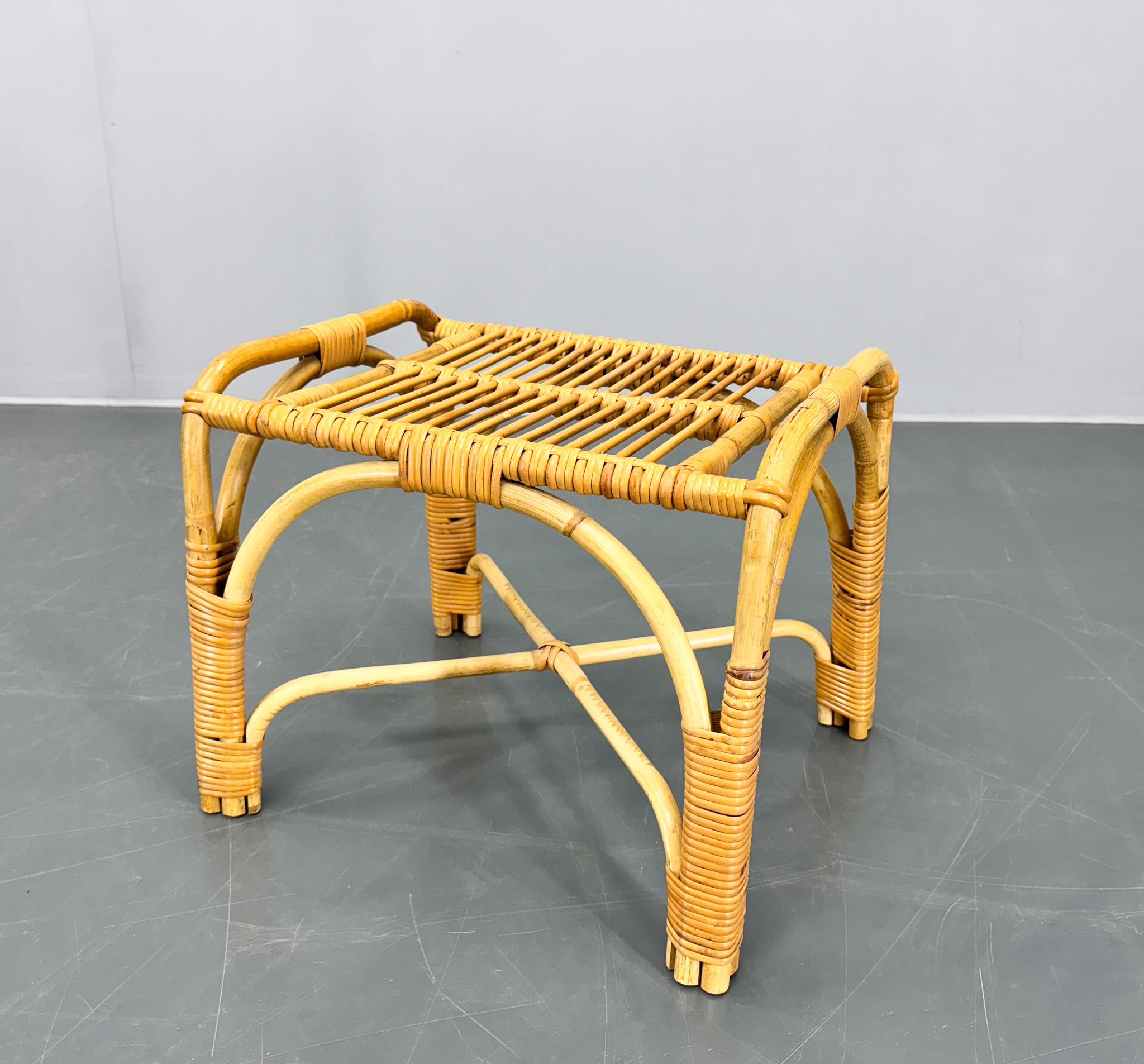 Sgabello in rattan di metà secolo, Cecoslovacchia In condizioni buone in vendita a Praha, CZ