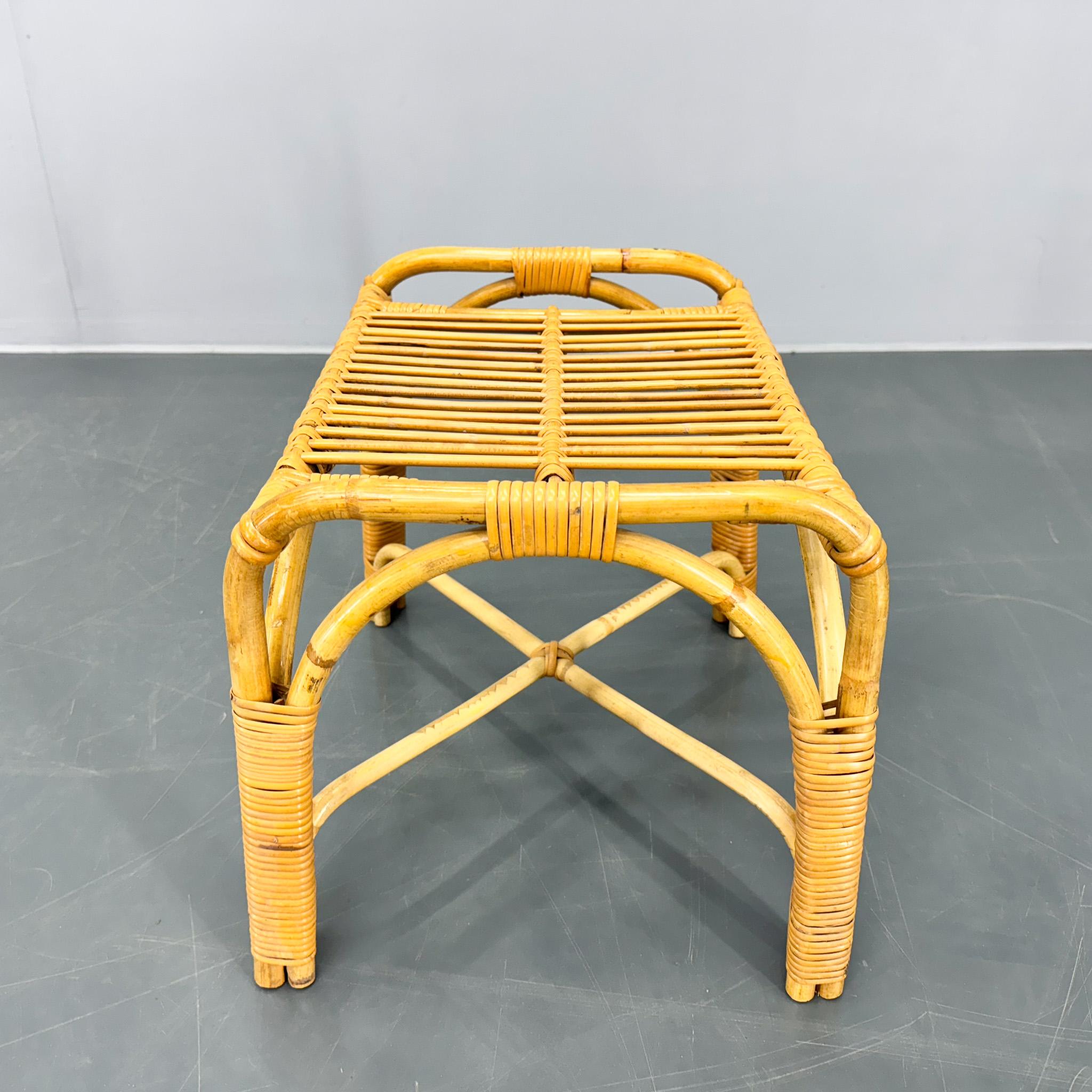 Rattan Sgabello in rattan di metà secolo, Cecoslovacchia in vendita