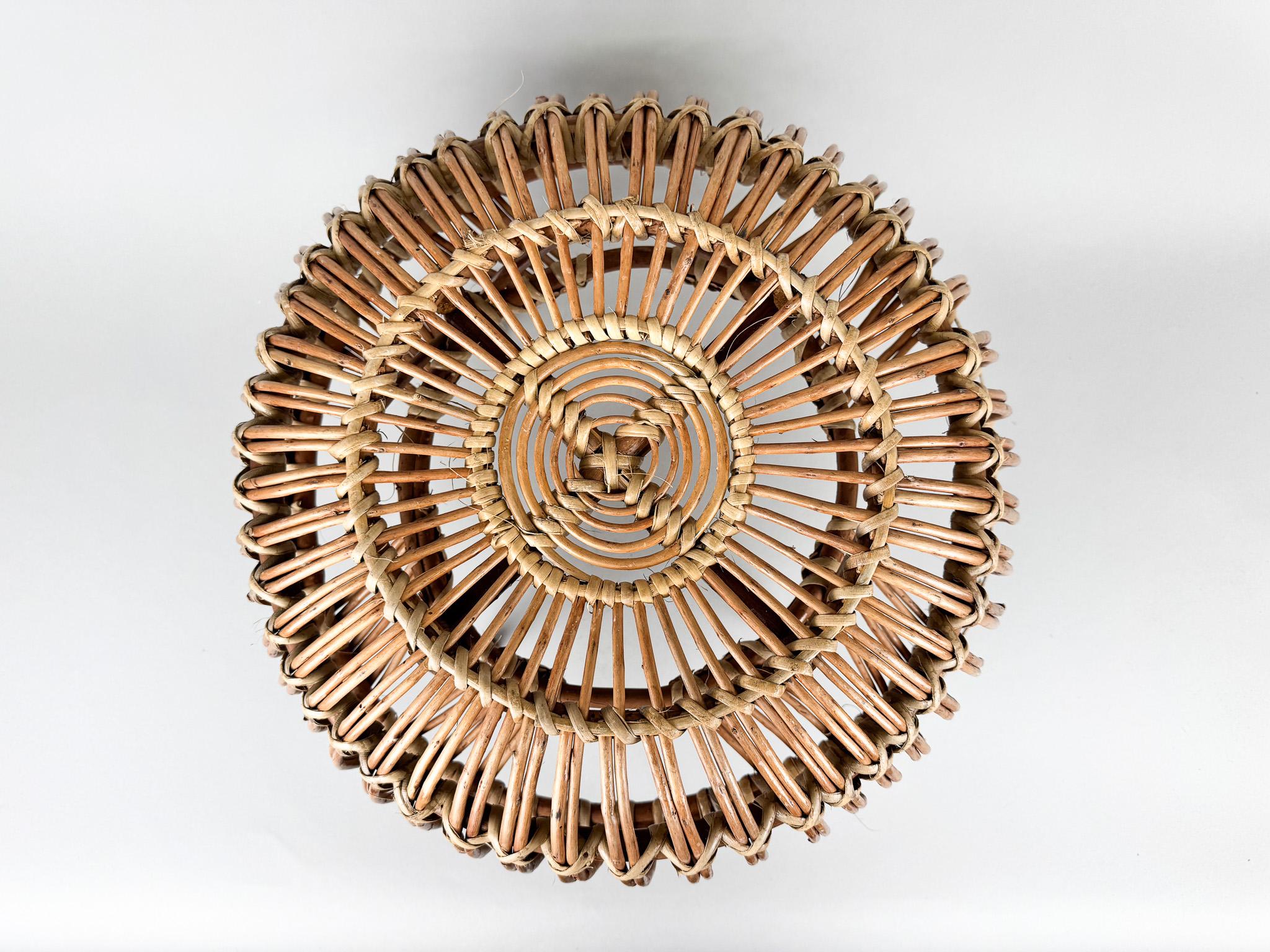 Mid-Century Modern Tabouret en rotin du milieu du siècle dans le style de Franco Albini en vente