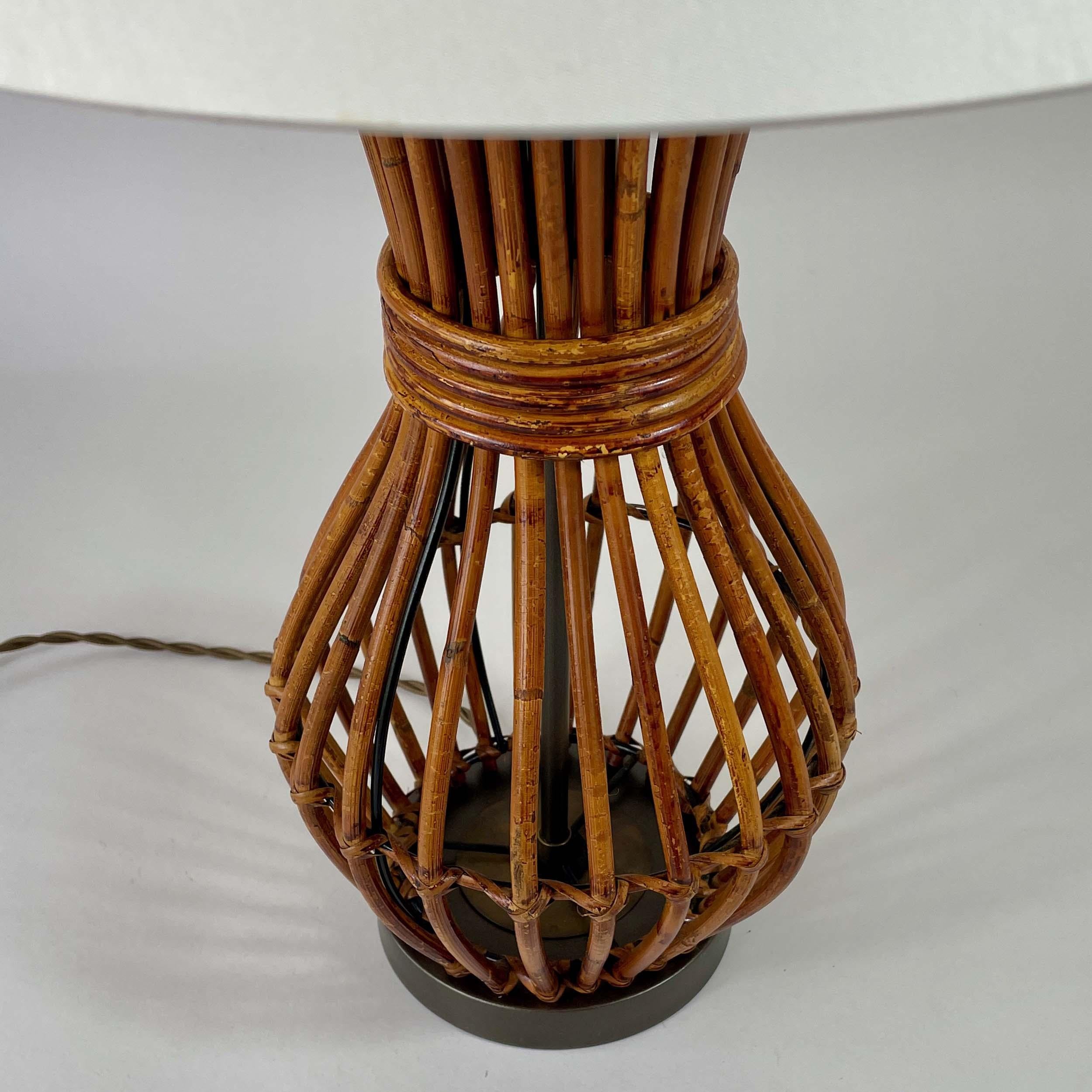 Lámpara de mesa de ratán de mediados de siglo, Francia Años 60 en venta 1