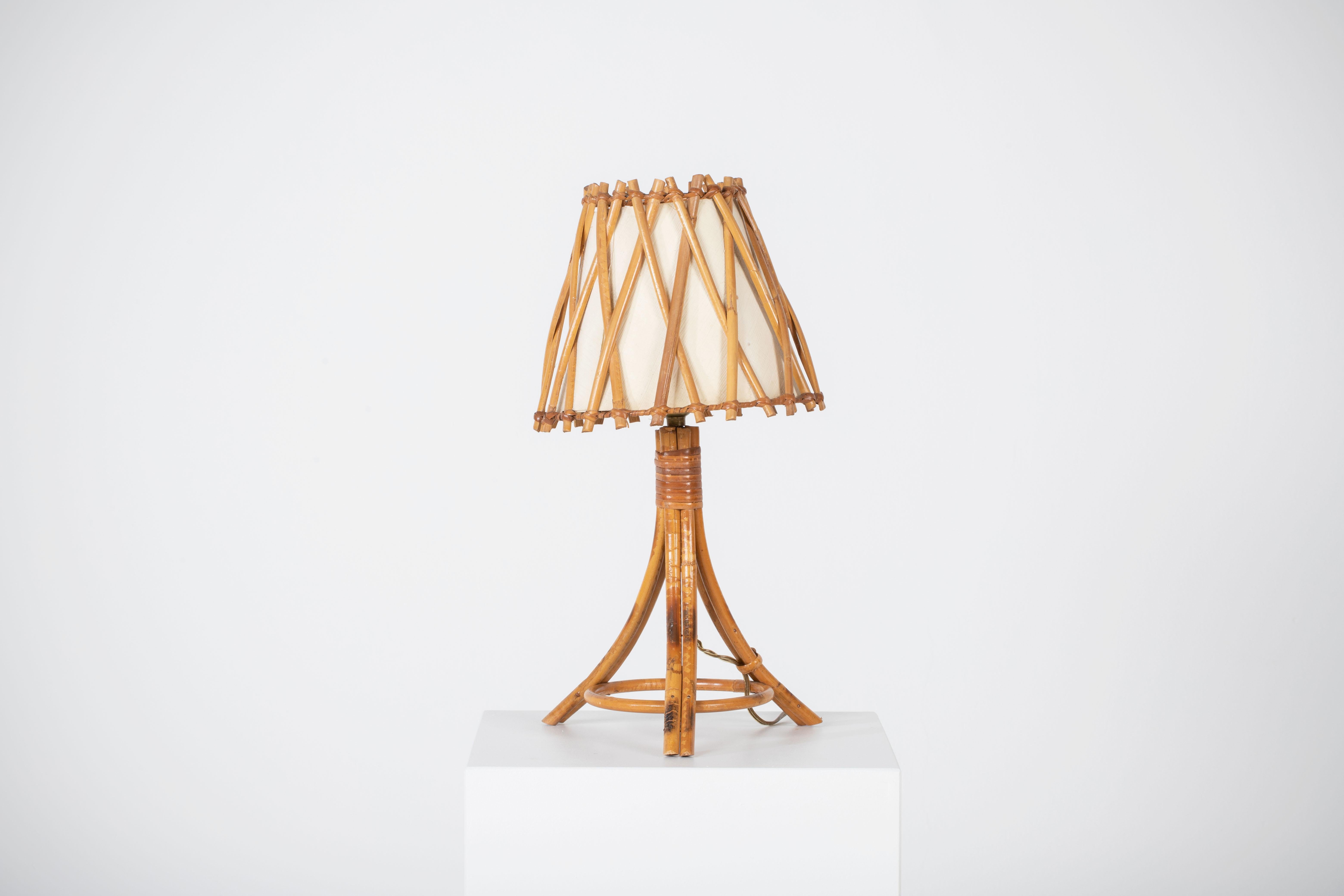 French Mid-century Rattan lamp, Louis Sognot, France, 1960s.
Originality, soft and warm light, to be placed in any room of the house.
Good vintage condition.


