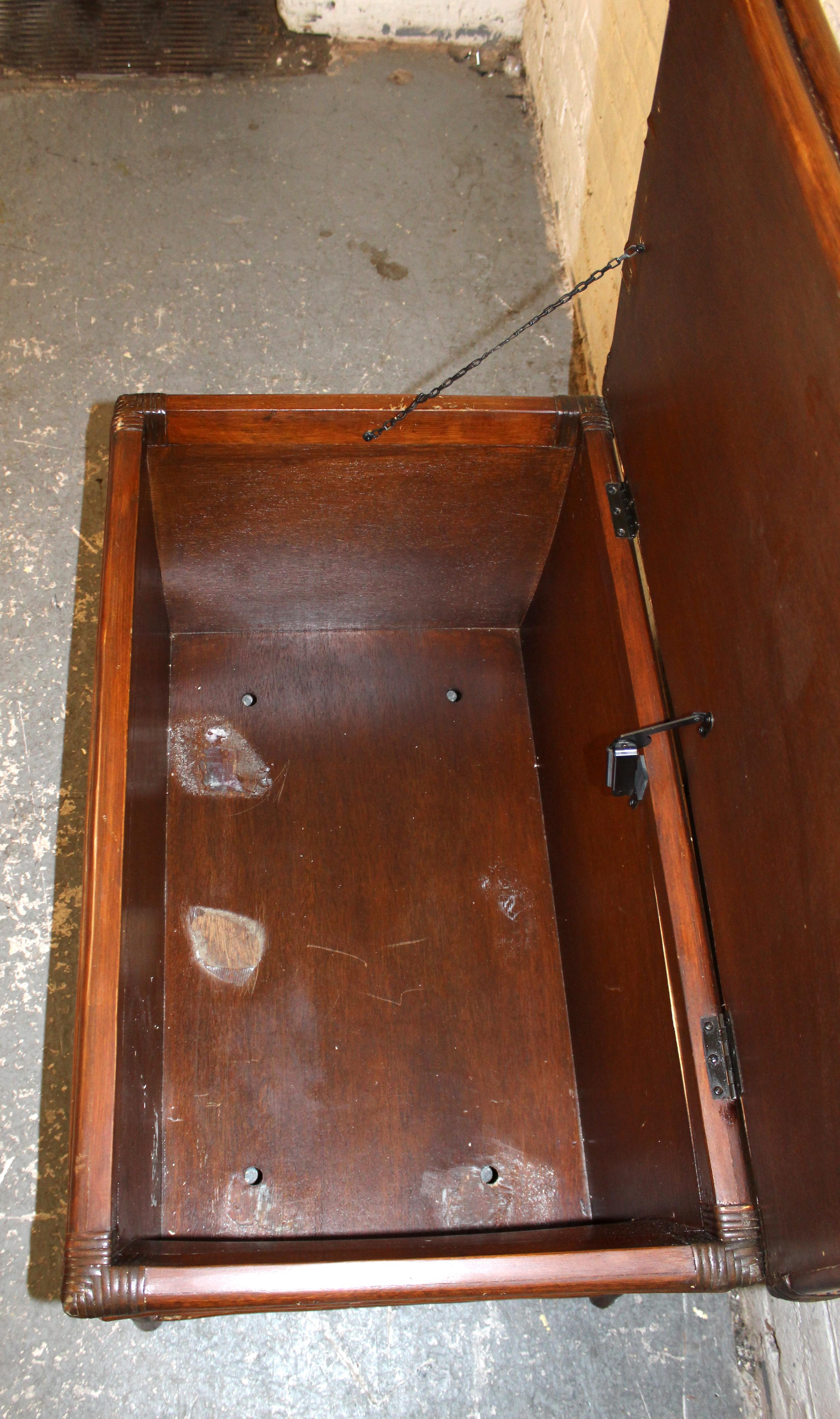 XX secolo Baule in rattan di metà secolo in vendita