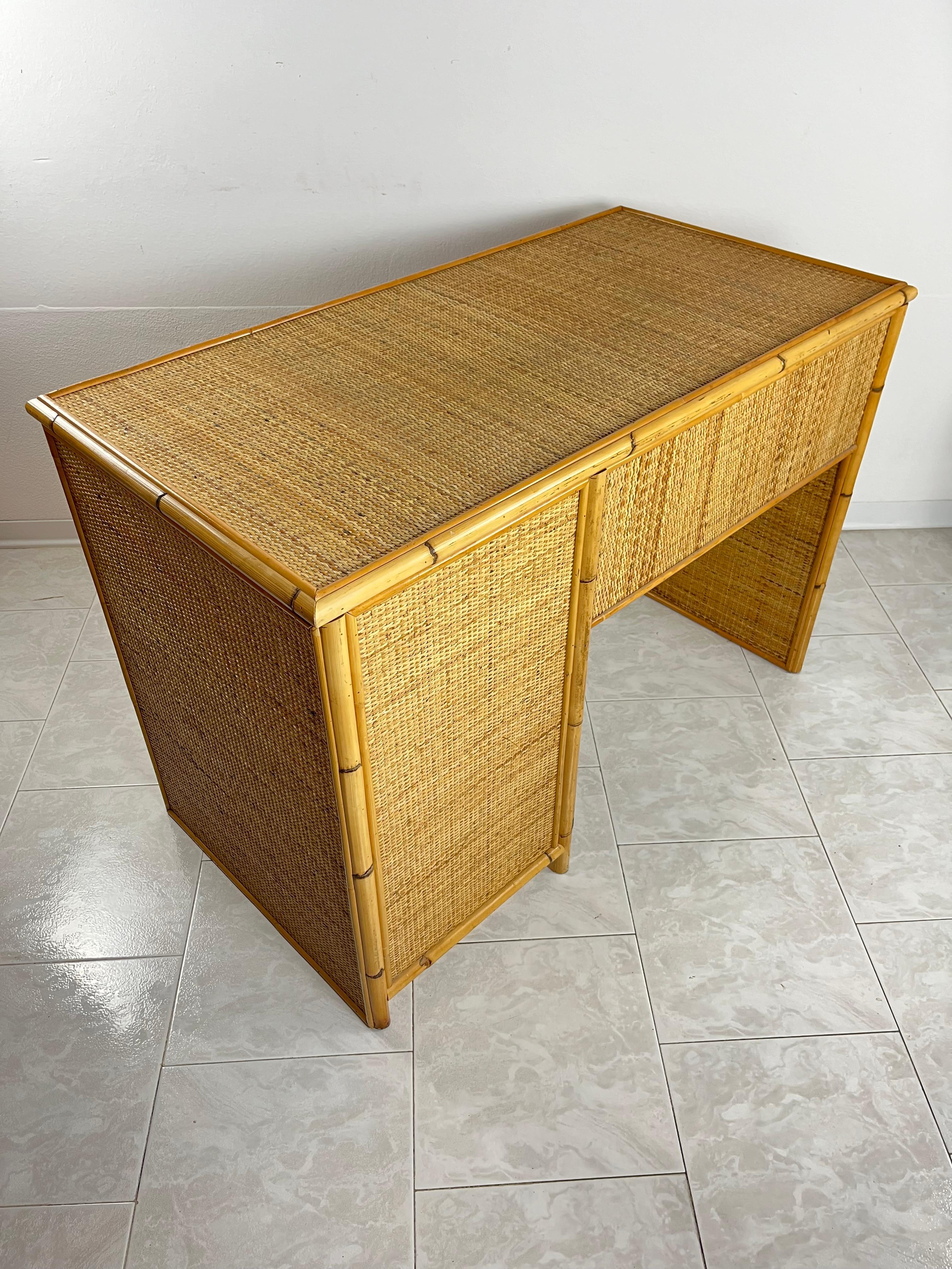 Mid-Century Rattan Wicker And Bamboo Desk Attributed To Dal Vera 1960s In Good Condition For Sale In Palermo, IT