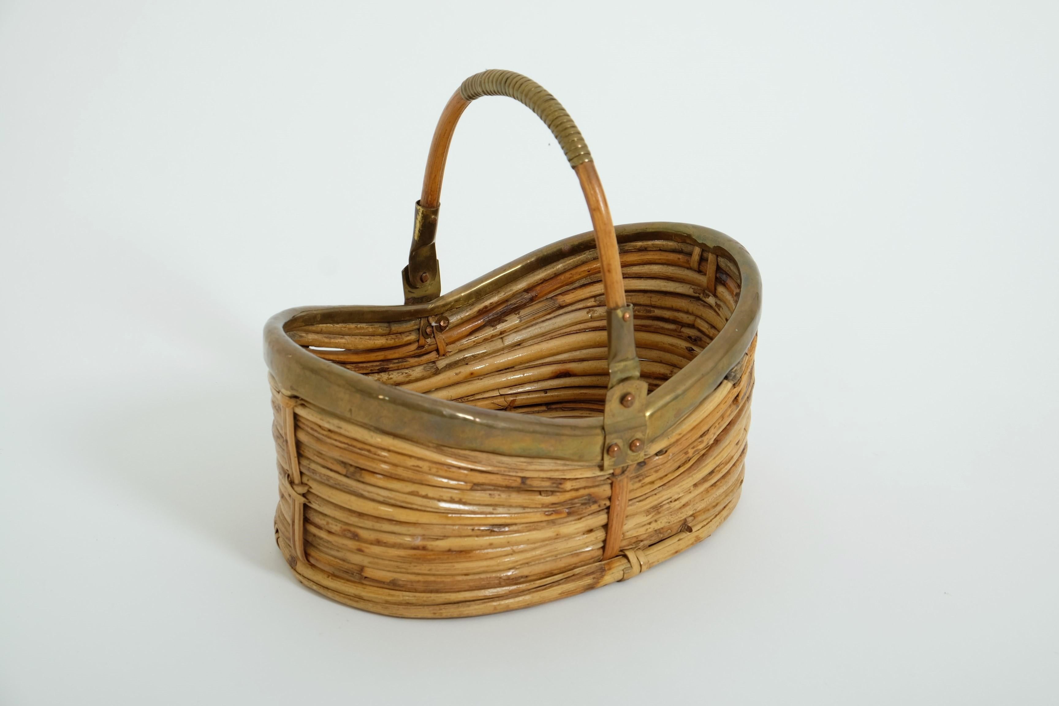 Panier en osier de rotin avec anse, The Modernity, Italie, années 1970 Bon état - En vente à München, BY