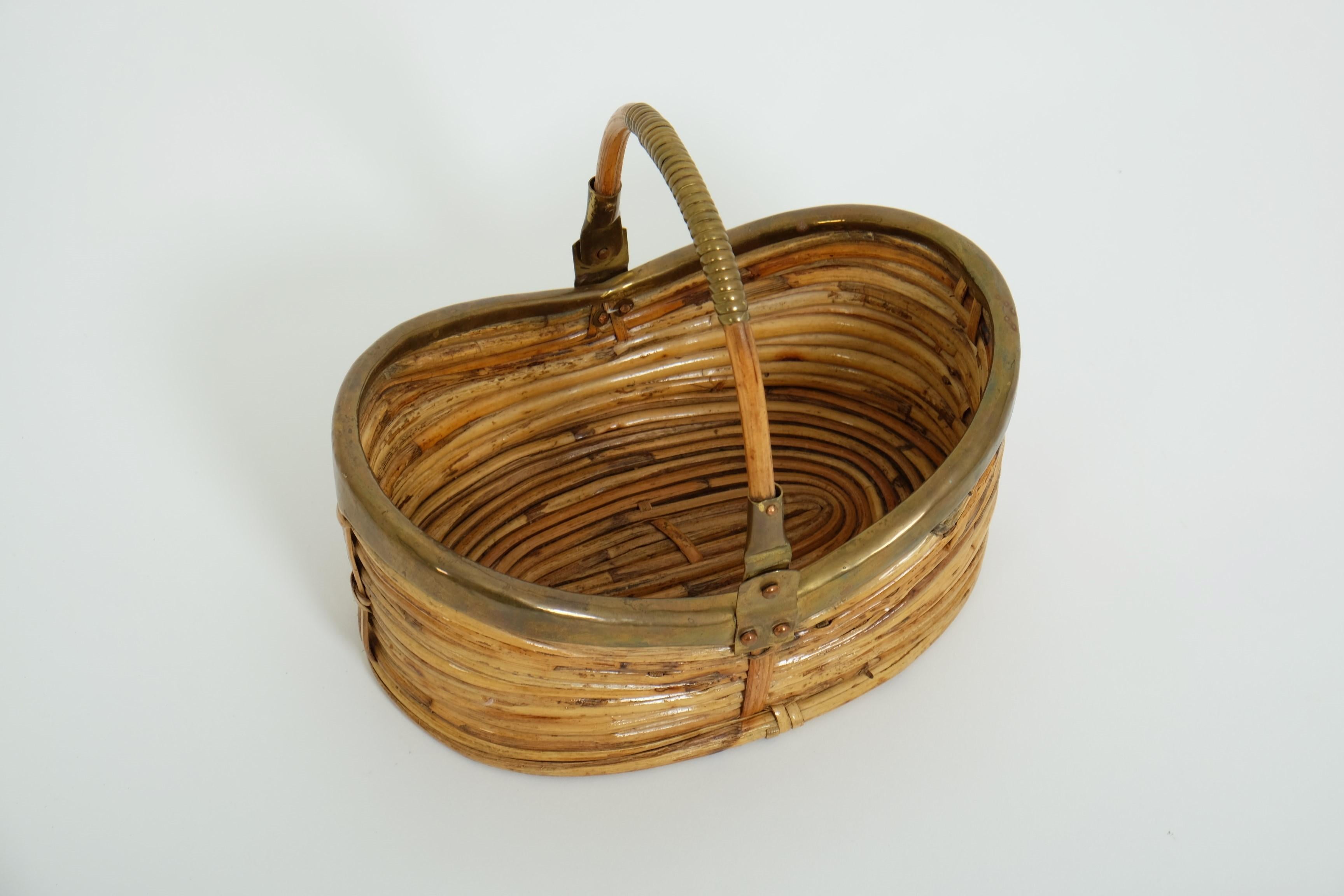 Fin du 20e siècle Panier en osier de rotin avec anse, The Modernity, Italie, années 1970 en vente