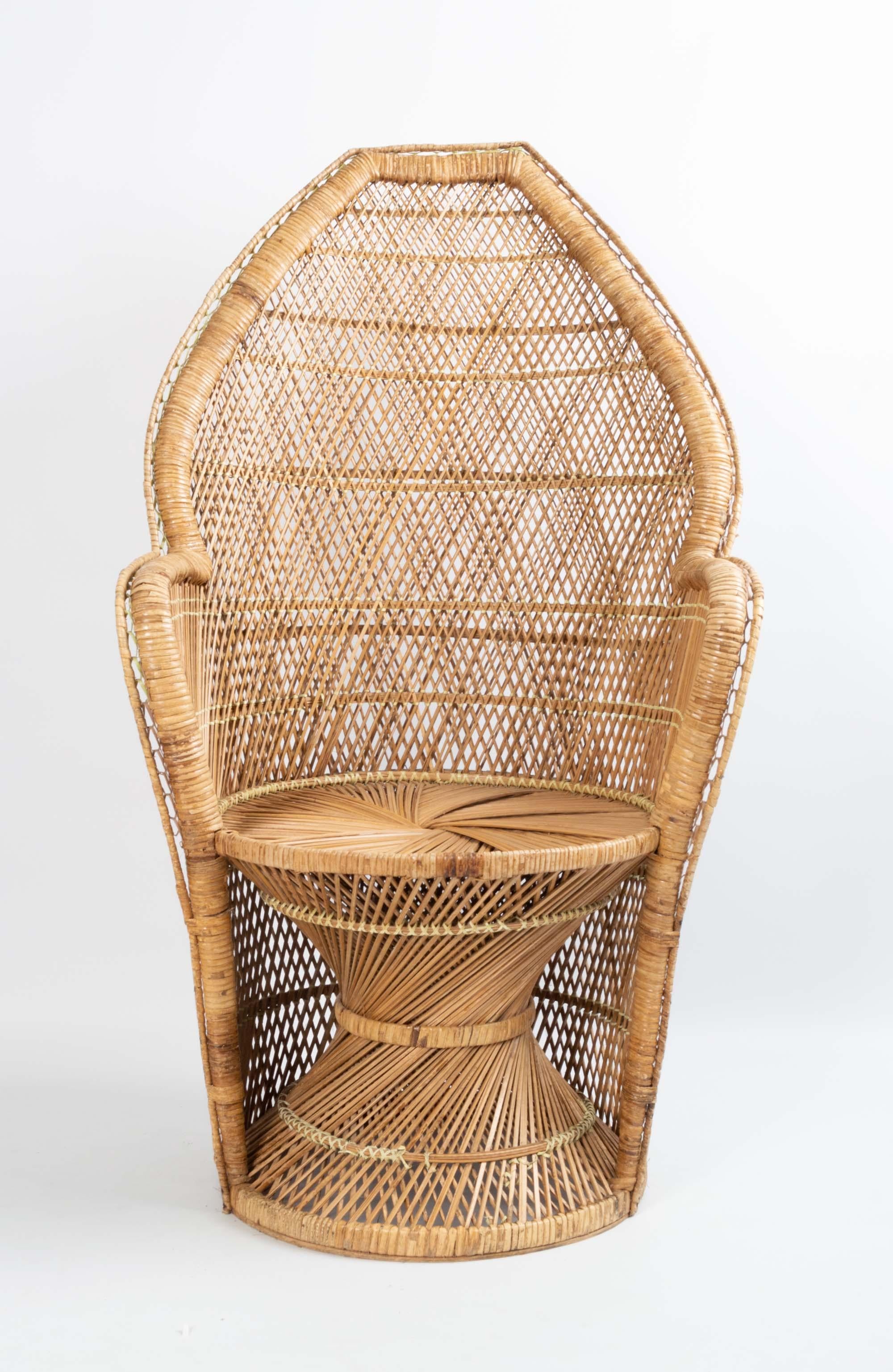 Mid century rattan wicker peacock chair France C.1960.

In a rare to find shape. Presented in excellent condition commensurate of age.