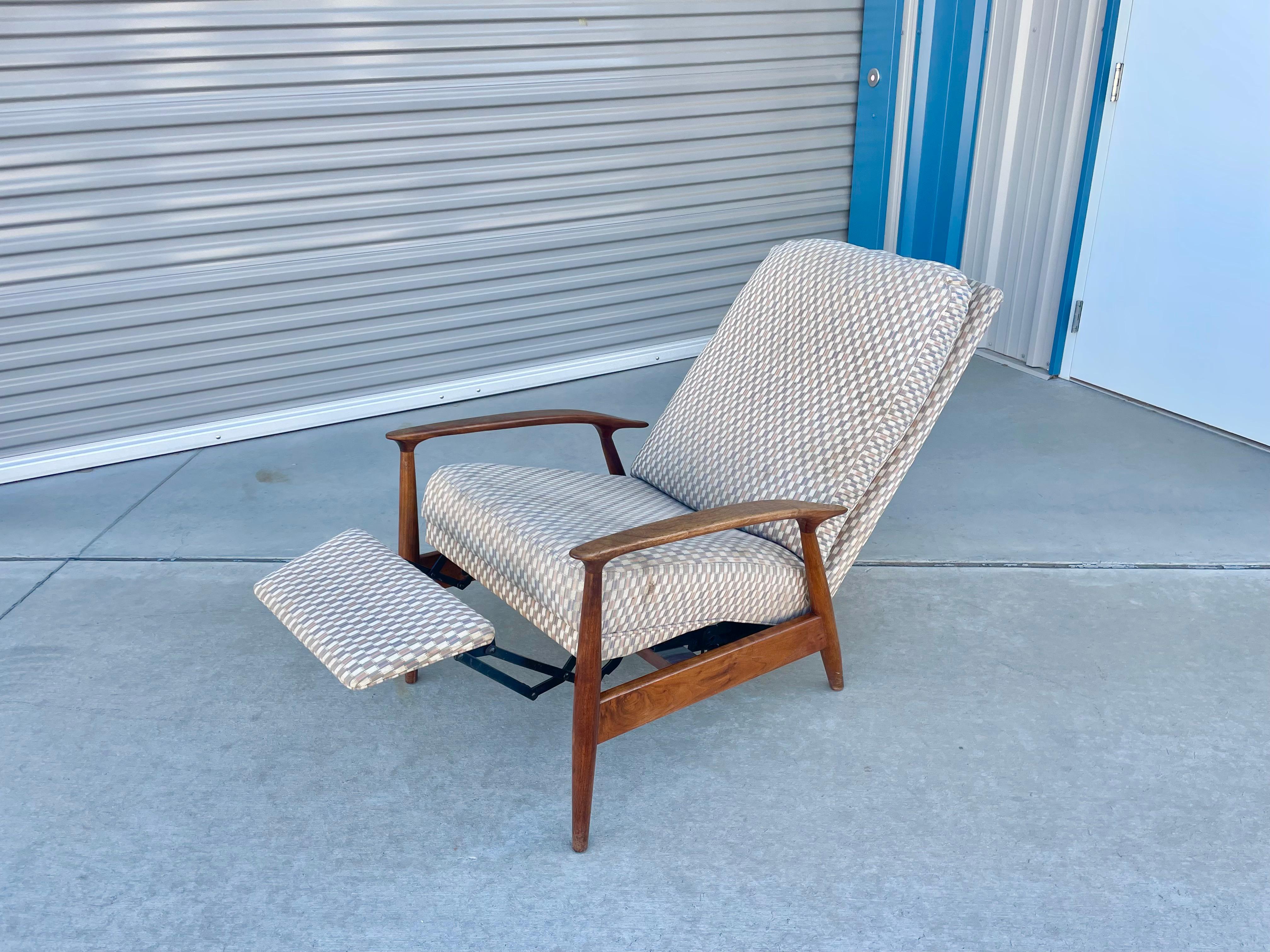 Mid-Century Recliner by Milo Baughman for Thayer Coggin For Sale 5