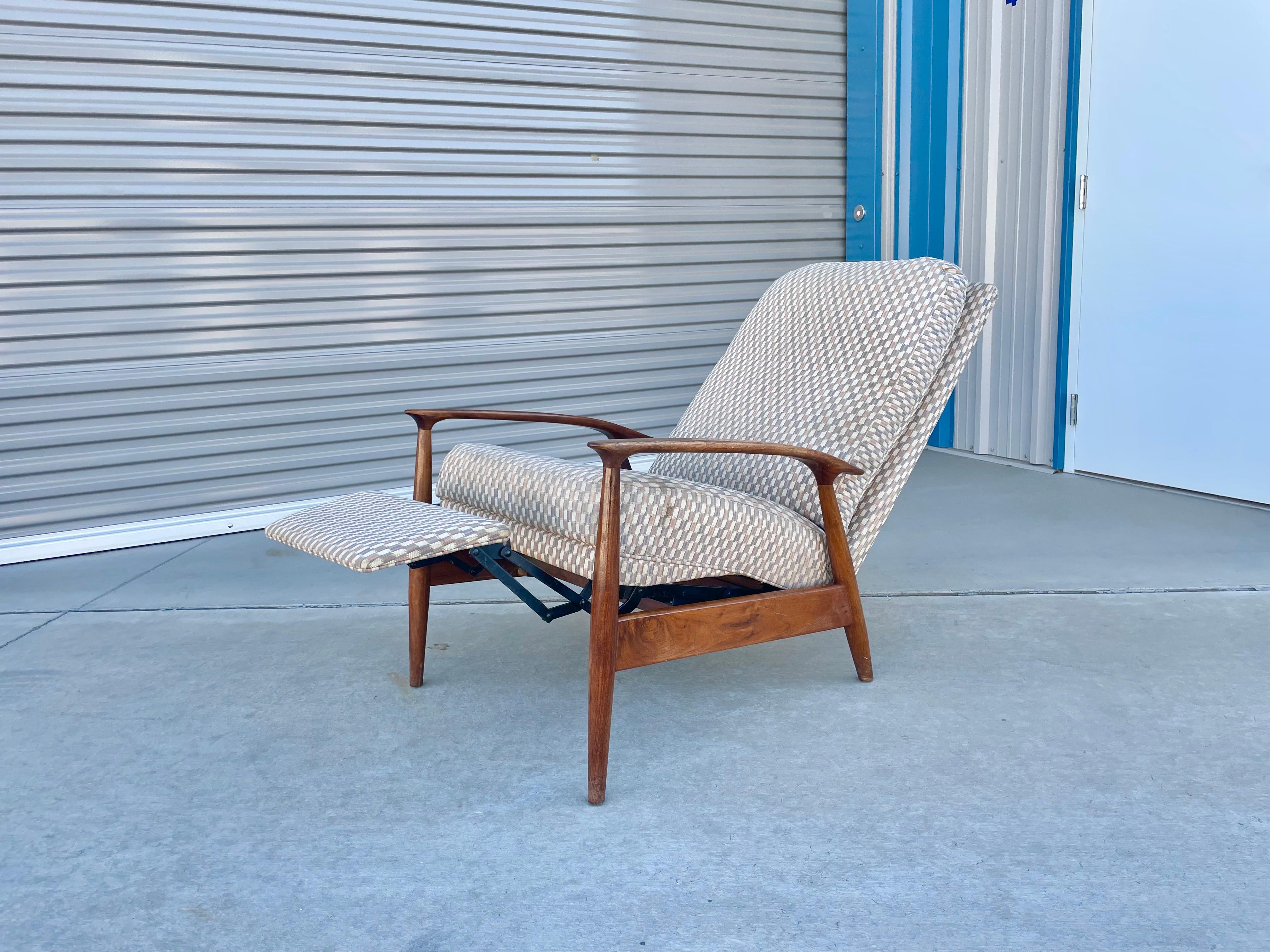 Mid-Century Recliner by Milo Baughman for Thayer Coggin For Sale 6