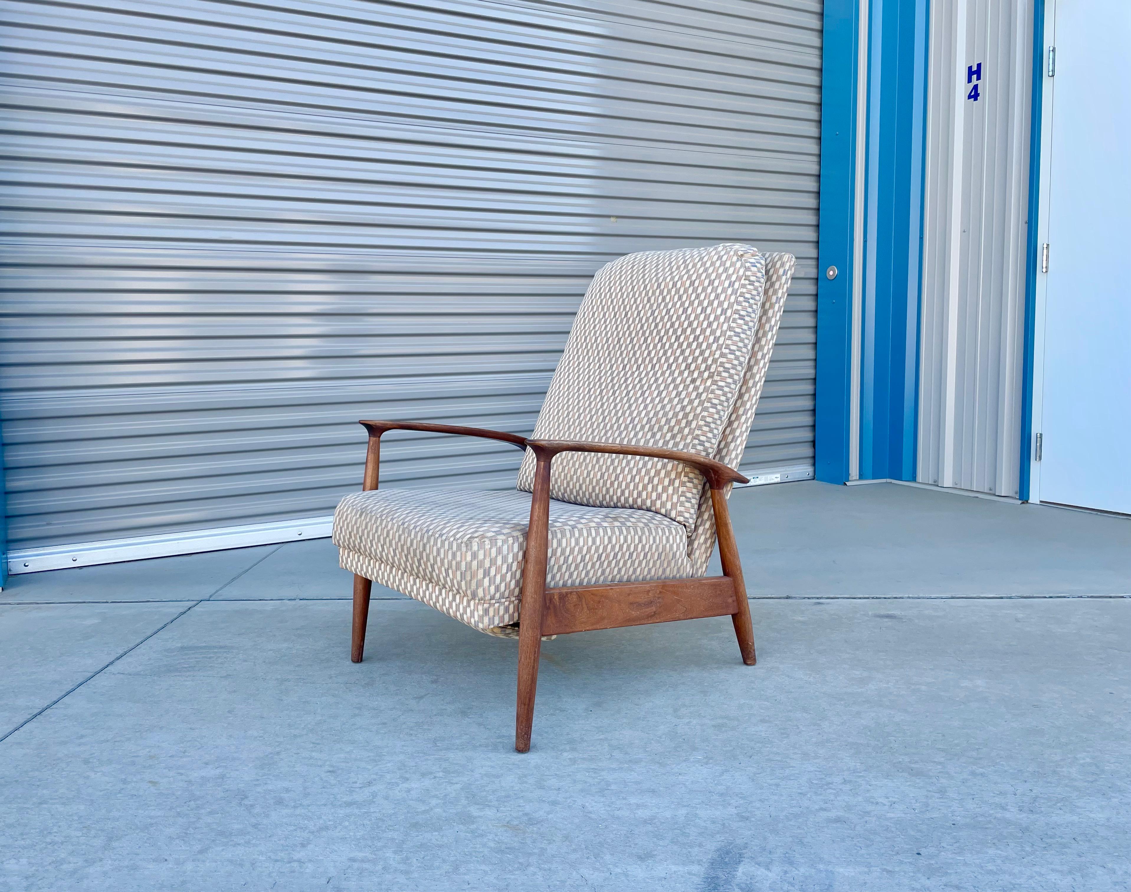 This beautiful mid-century recliner was designed by Milo Baughman and manufactured by Thayer Coggin in the United States circa 1950s. This reclining features a strong solid walnut frame that gives an excellent color tone and a beautiful grain