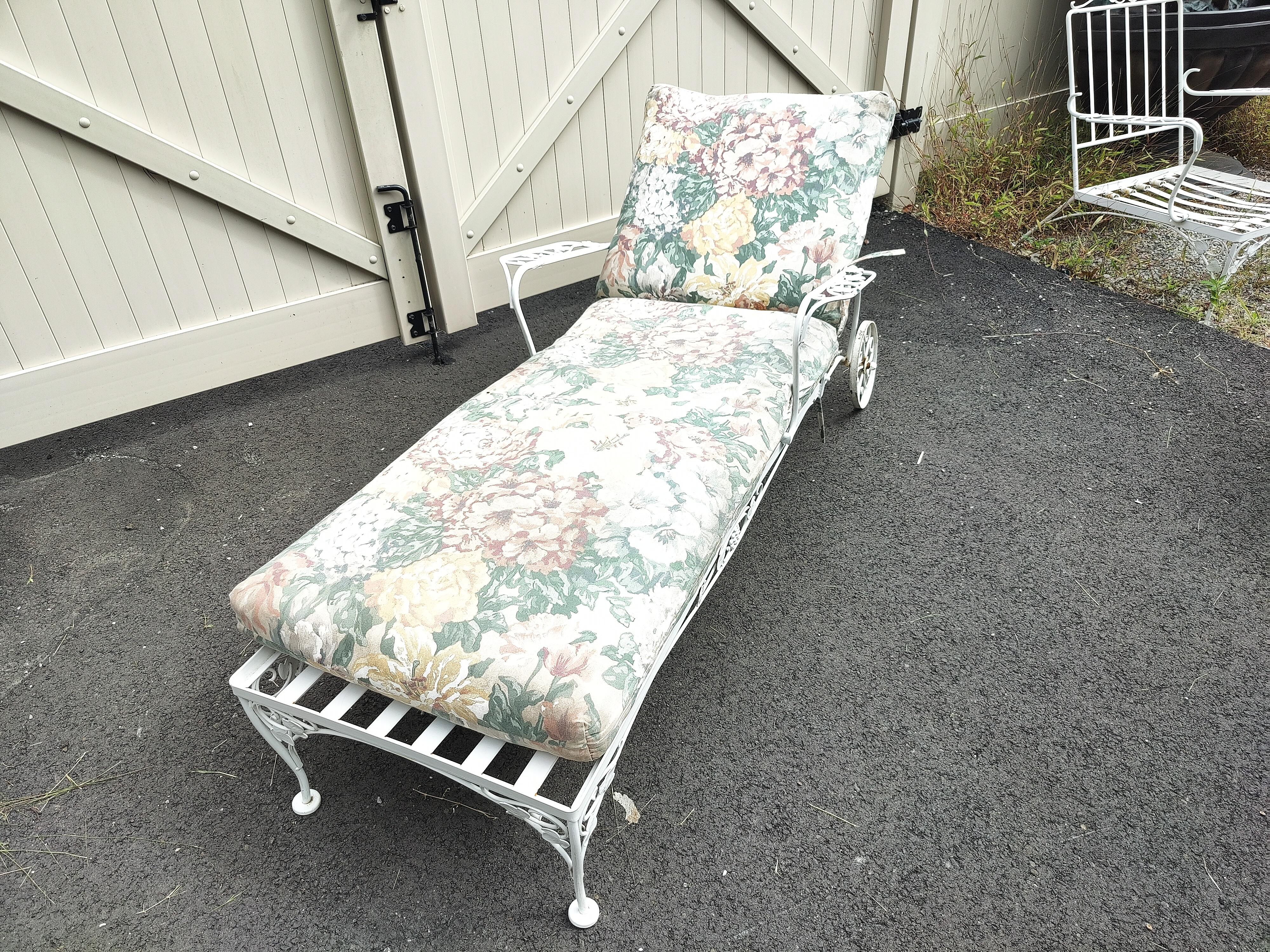 Mid-Century Reclining Sunbather Lounge Chair For Sale 5