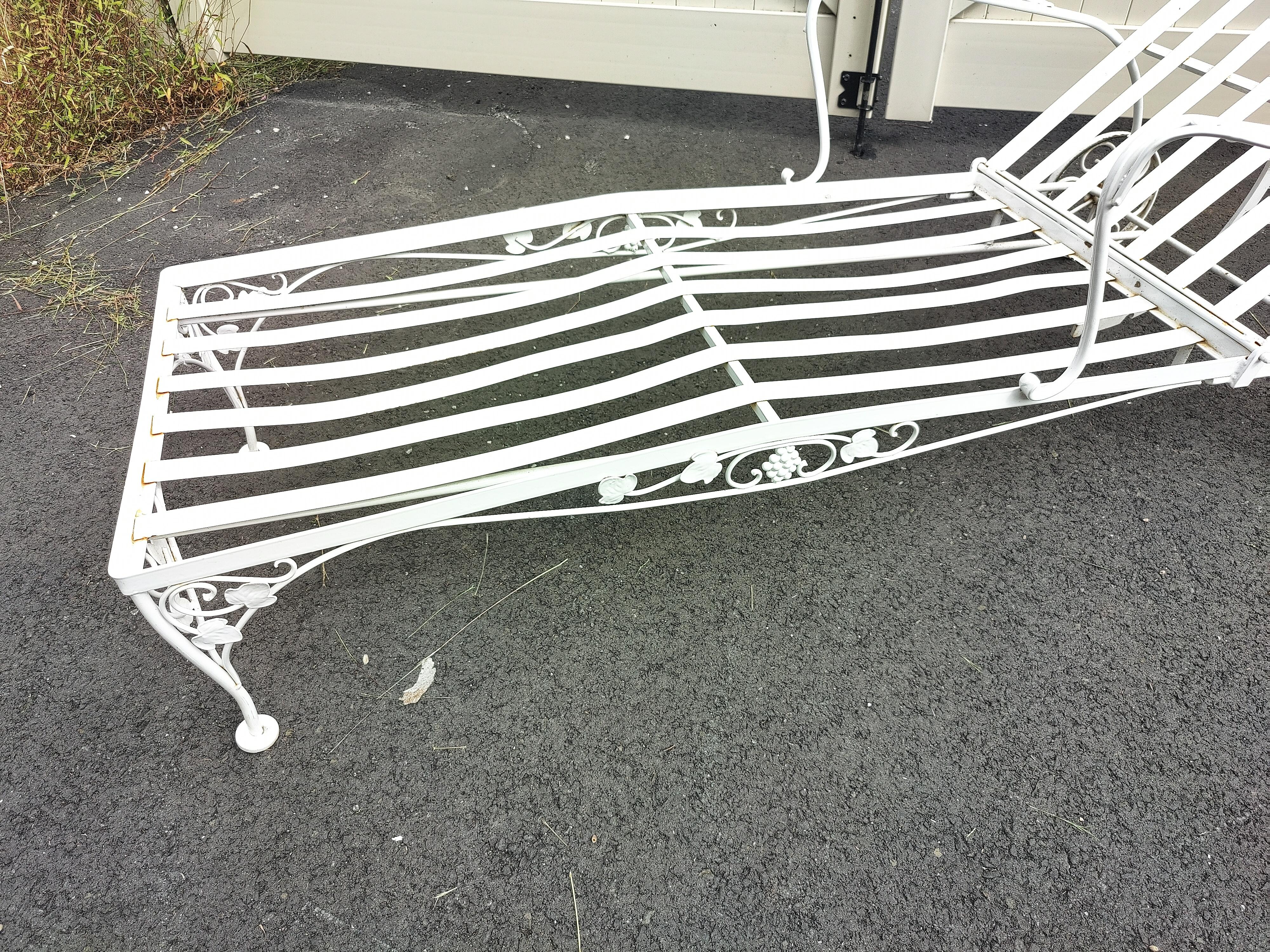Mid-Century Reclining Sunbather Lounge Chair For Sale 1
