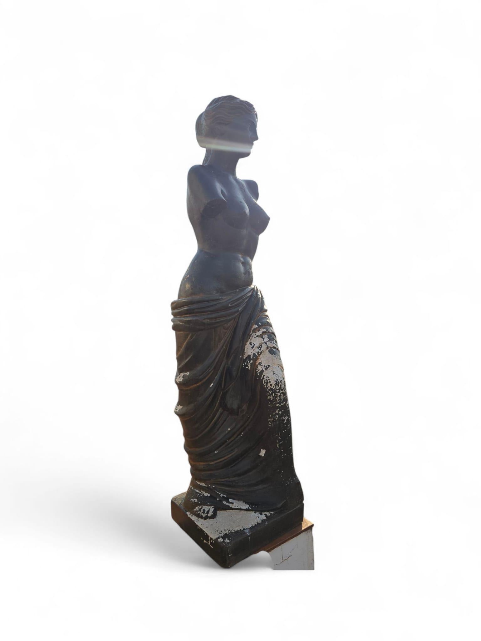XX secolo Scultura Venere di Milo in pietra ricostituita di metà secolo, anni '50 in vendita