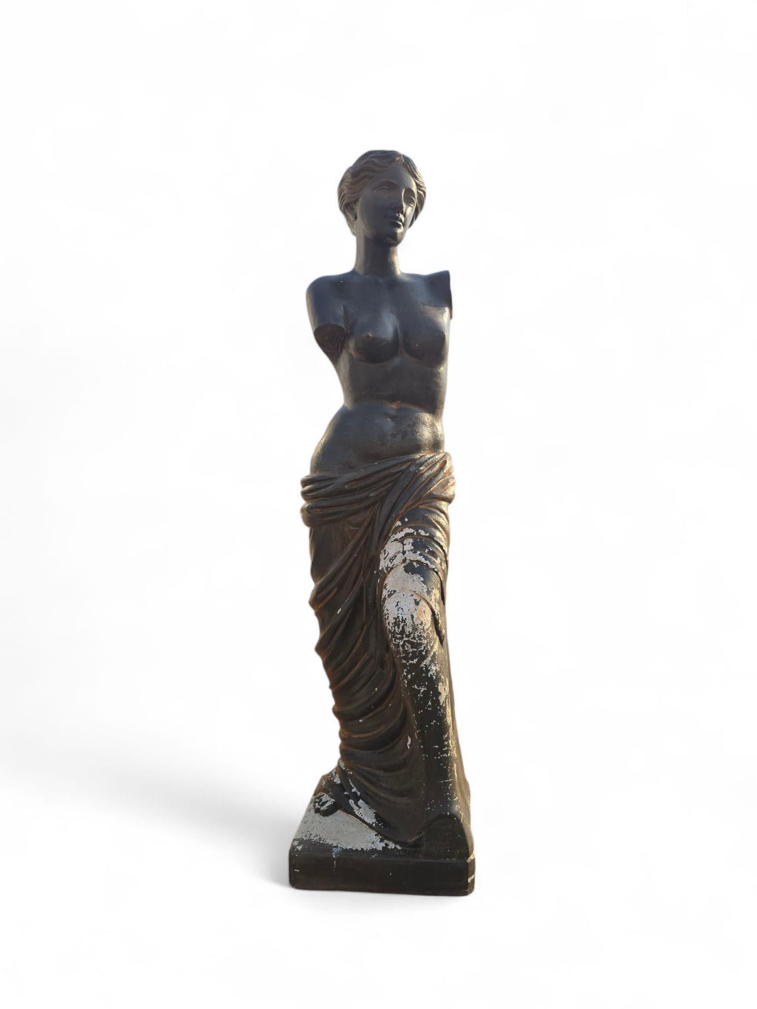 Scultura Venere di Milo in pietra ricostituita di metà secolo, anni '50 in vendita 1