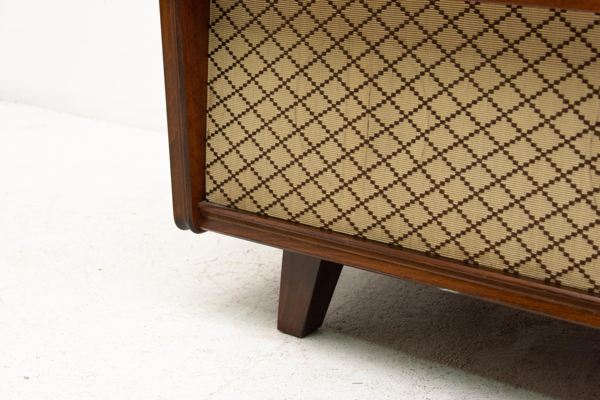 Mid century Record player and radio TESLA, Czechoslovakia, 1950´s For Sale 5