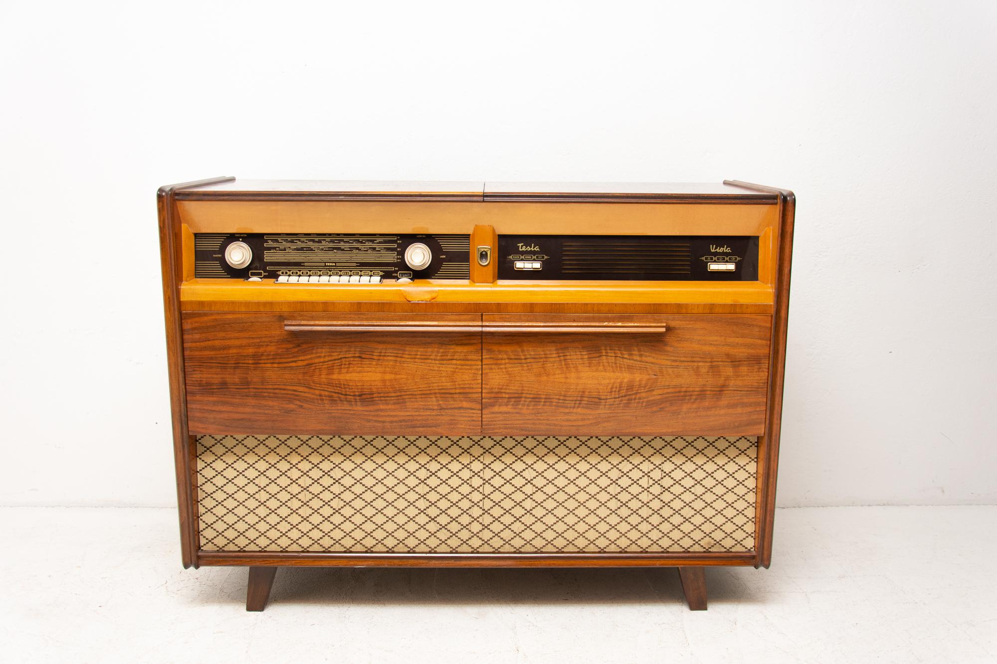 Mid century cabinet with build-in turntable and radio. It was made by TESLA company in the former Czechoslovakia in the 1950´s. The construction is made of wood in a beautiful walnut veneer. The tape recorder is fully functional, we are unable to