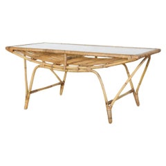 Mesa baja rectangular de bambú y cristal texturado de mediados de siglo