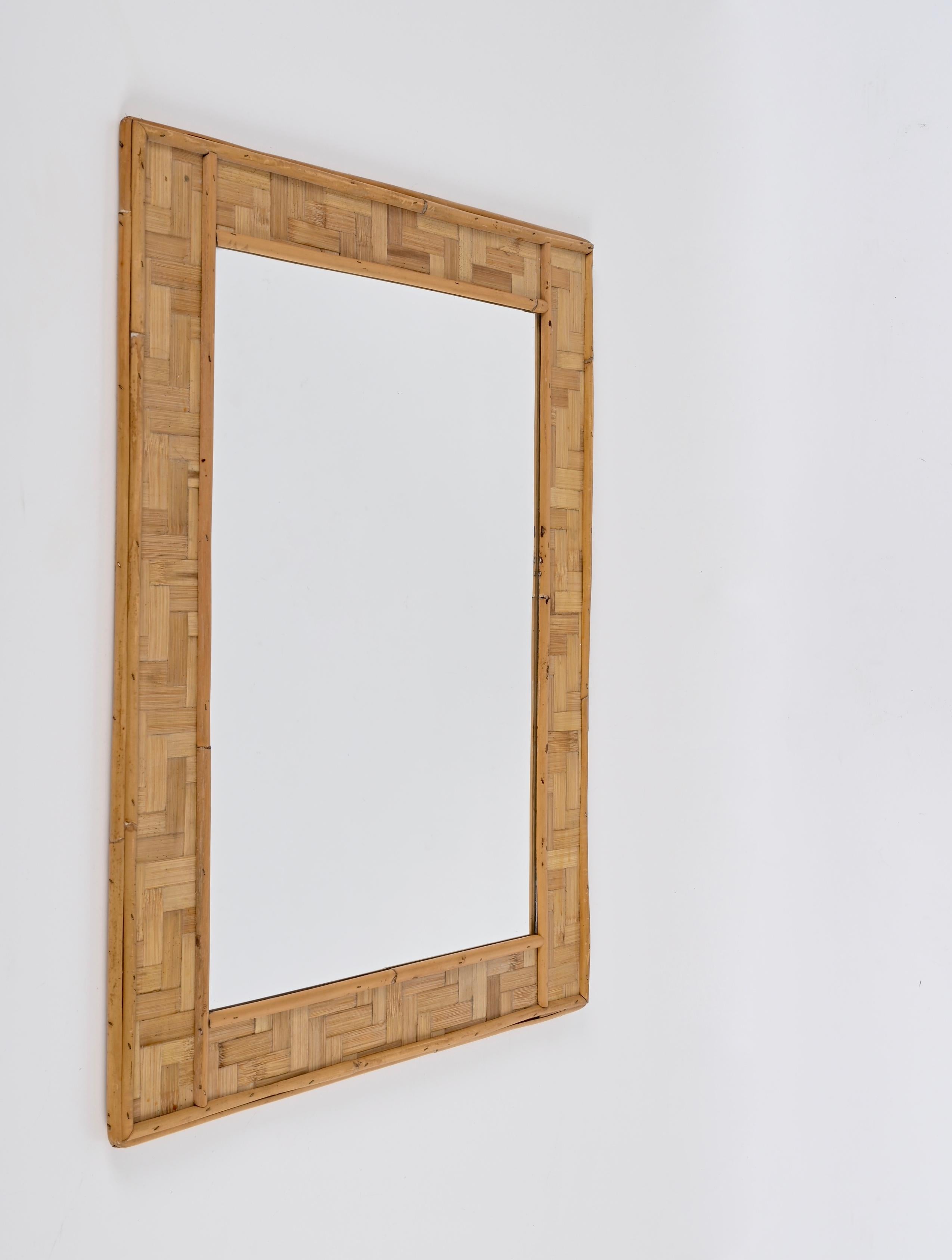 Miroir italien rectangulaire du milieu du siècle dernier en bambou et cadre en rotin tressé, années 1960 en vente 4