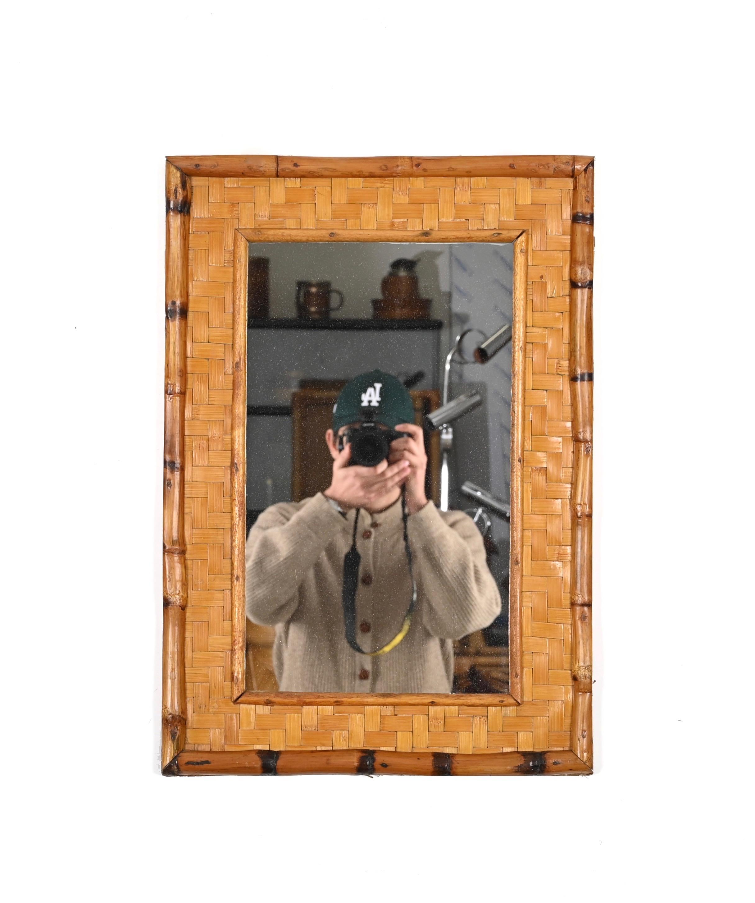 Rechteckiger Spiegel aus Bambusrohr und geflochtenem Rattan aus der Jahrhundertmitte, 1960er Jahre (20. Jahrhundert) im Angebot