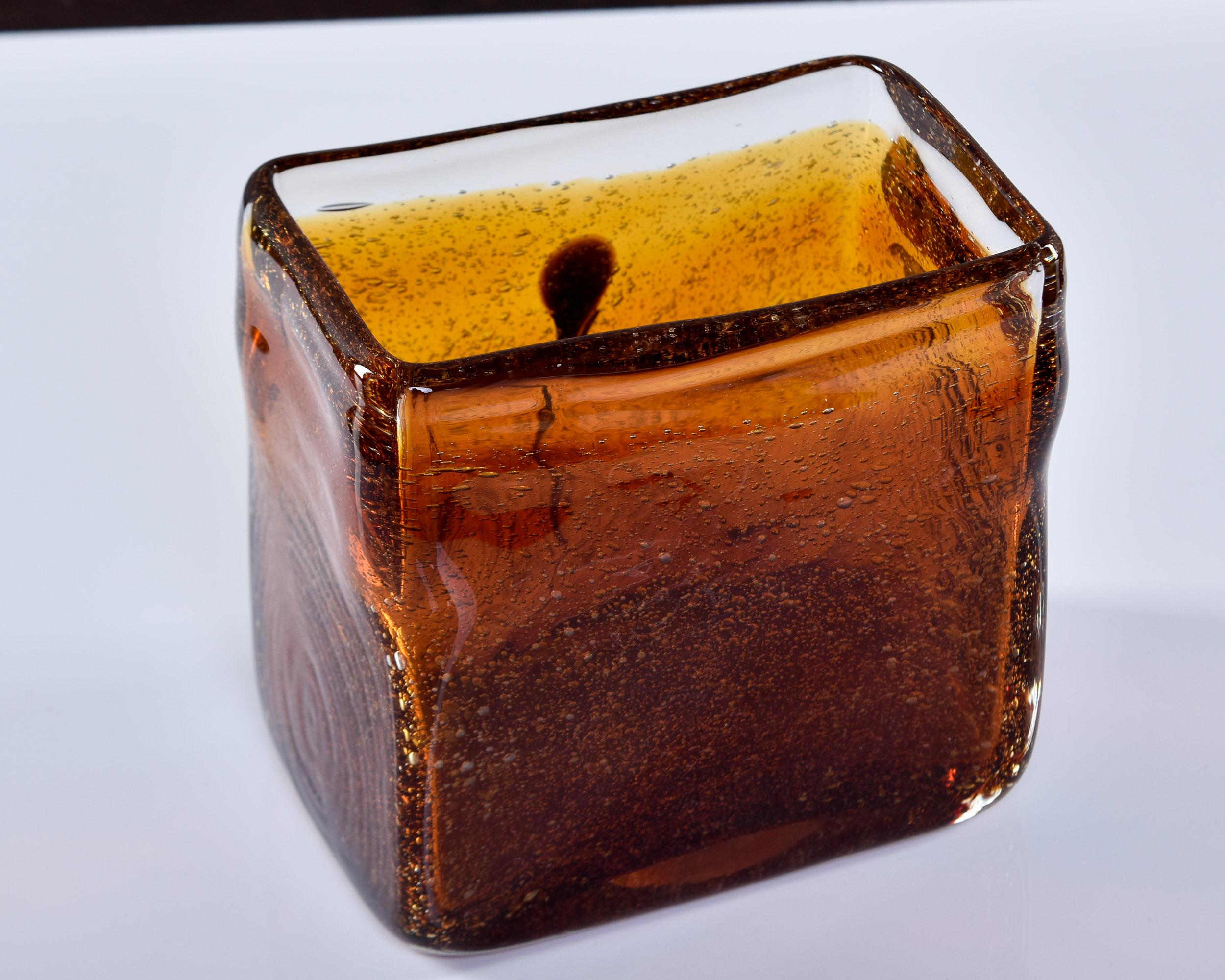 XX secolo Vaso di Murano rettangolare di metà secolo, ambra scura in vendita