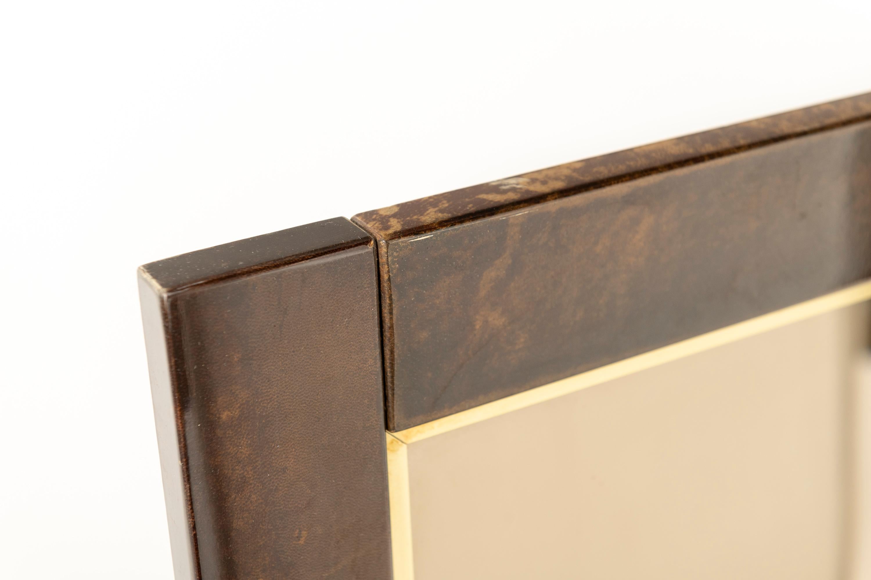 Vernissé Miroir rectangulaire du milieu du siècle avec cadre en parchemin émaillé, Italie, 1960 en vente