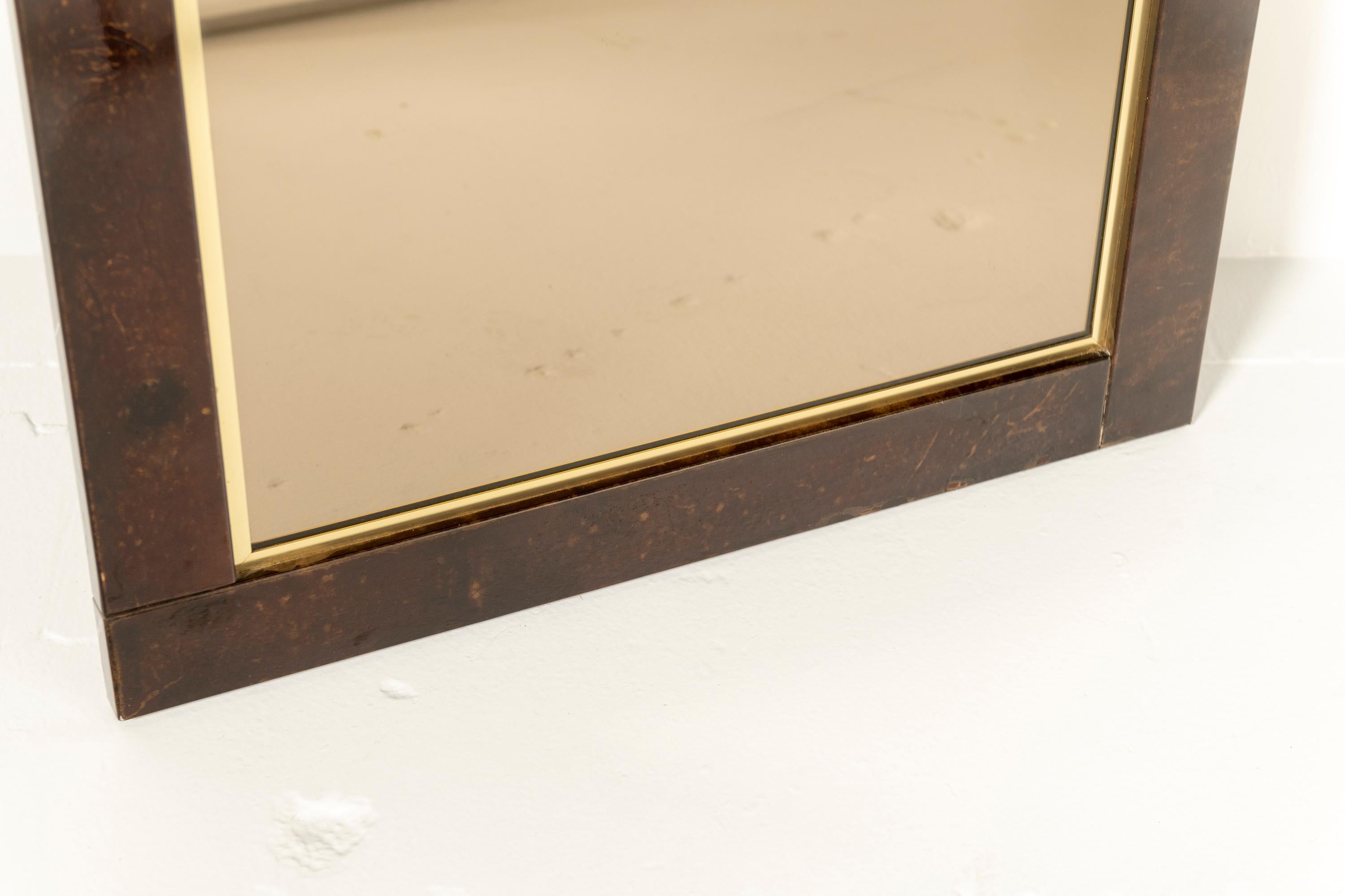 20ième siècle Miroir rectangulaire du milieu du siècle avec cadre en parchemin émaillé, Italie, 1960 en vente
