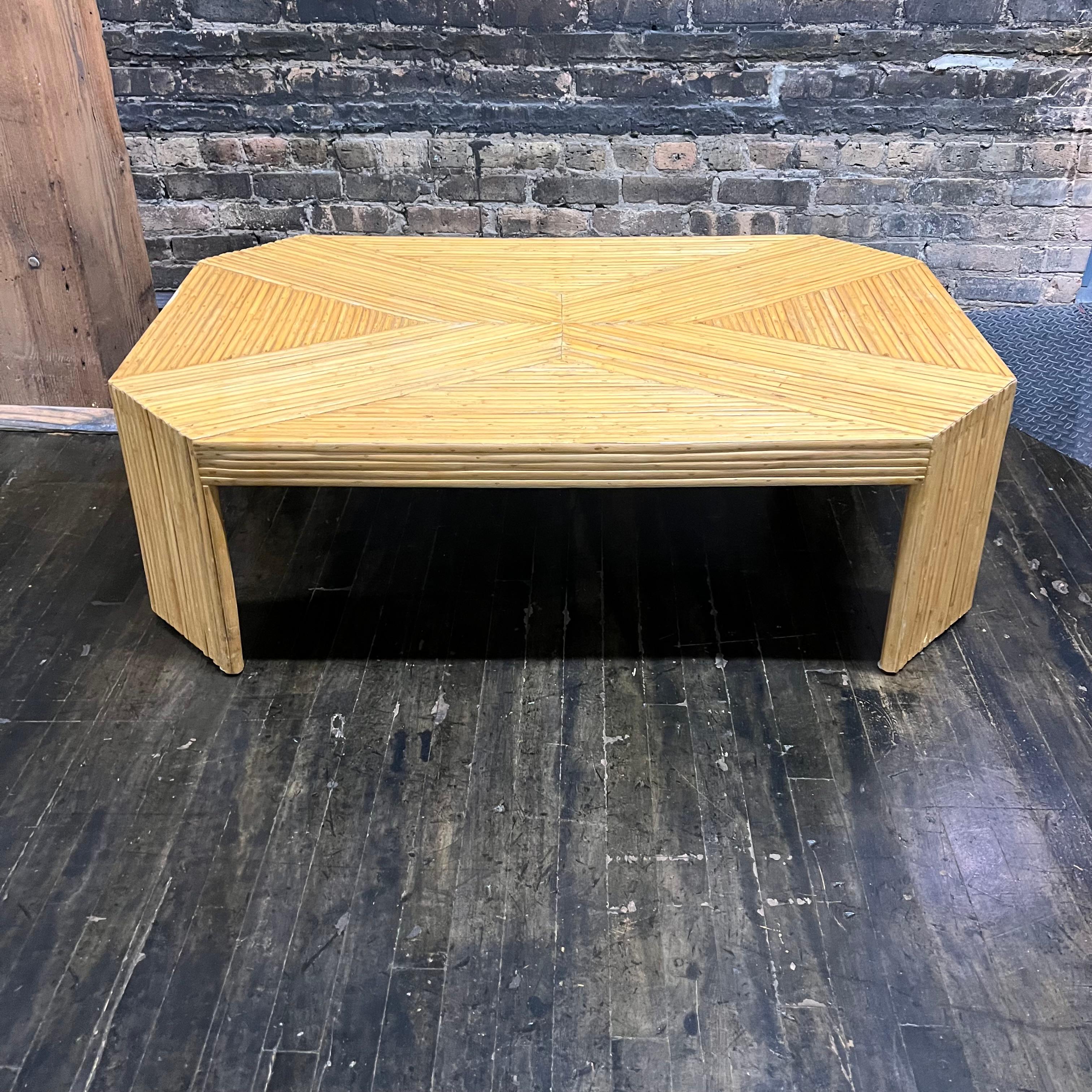Stunning 1970s Palm Beach Style split reed bamboo coffee table. Unique shape and style.  Would fit into almost any interior.  Original vintage condition.

Vintage glam Palm Beach style with distinctive geometric pattern on the tabletop.