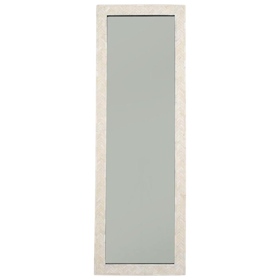 Miroir rectangulaire sur pied du milieu du siècle avec incrustation d'os