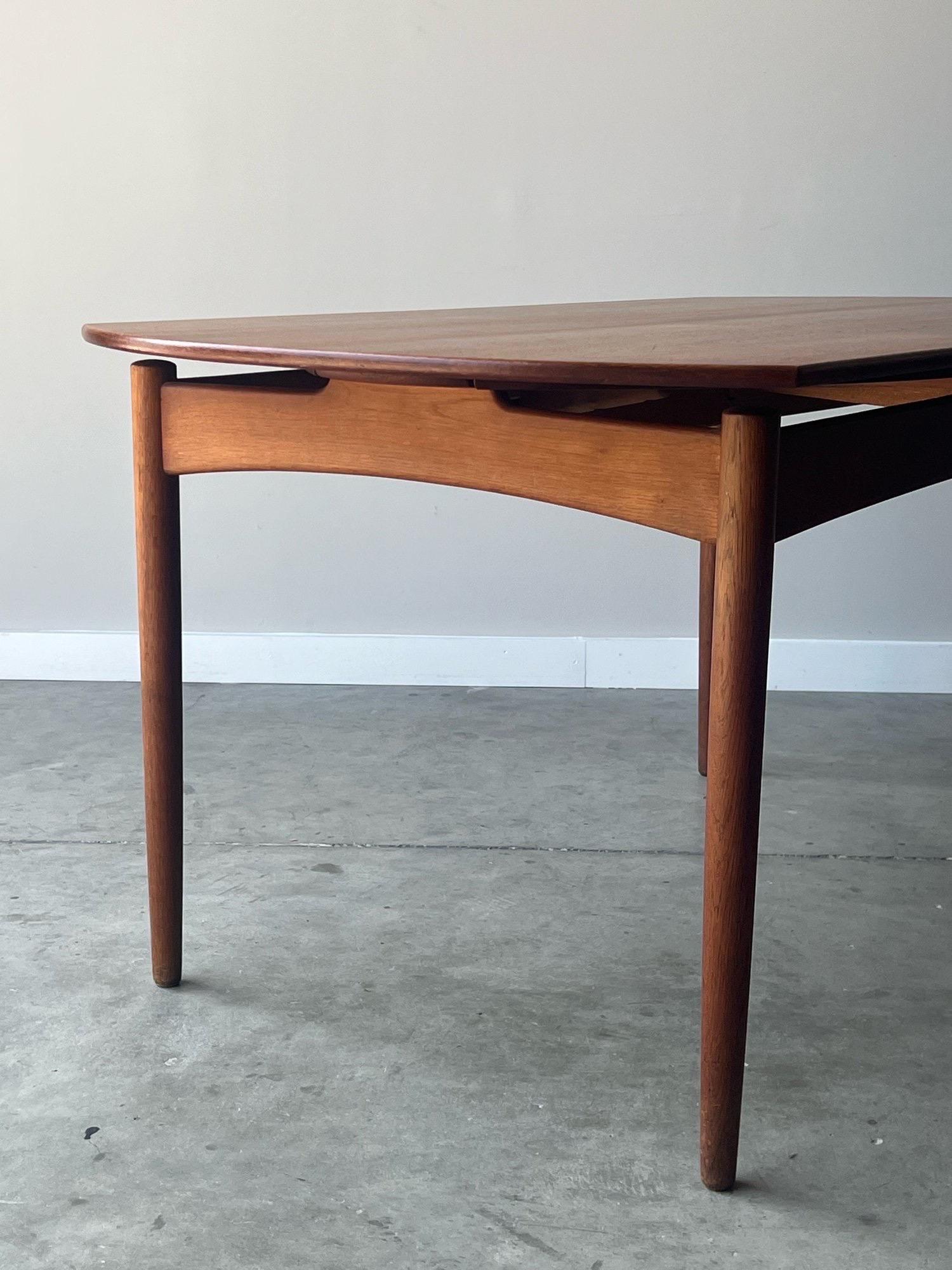 Mid-Century Rectangular to Circular Expanding Dining Table by Svend Madsen 3