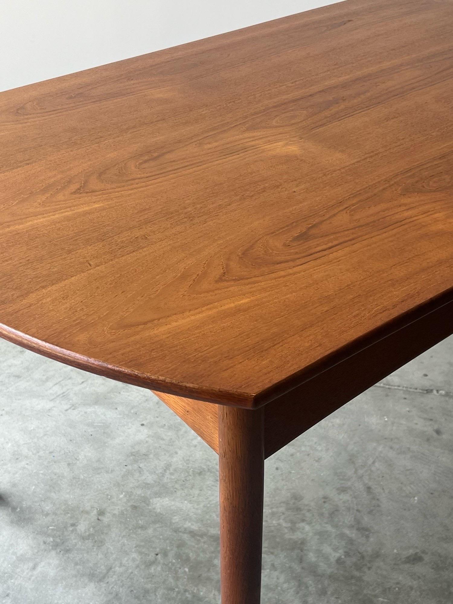 Mid-Century Rectangular to Circular Expanding Dining Table by Svend Madsen 6