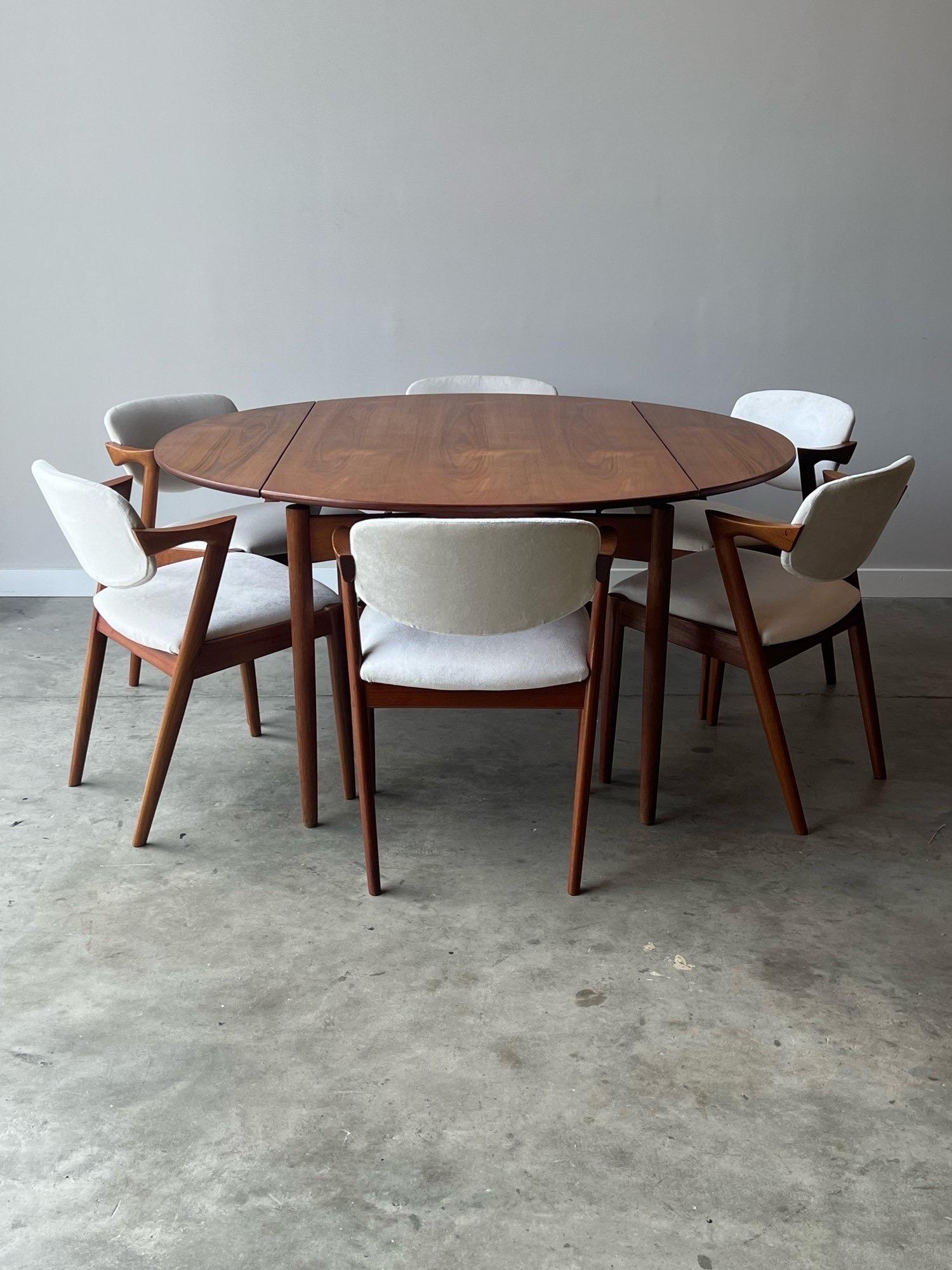 Mid-Century Rectangular to Circular Expanding Dining Table by Svend Madsen 7
