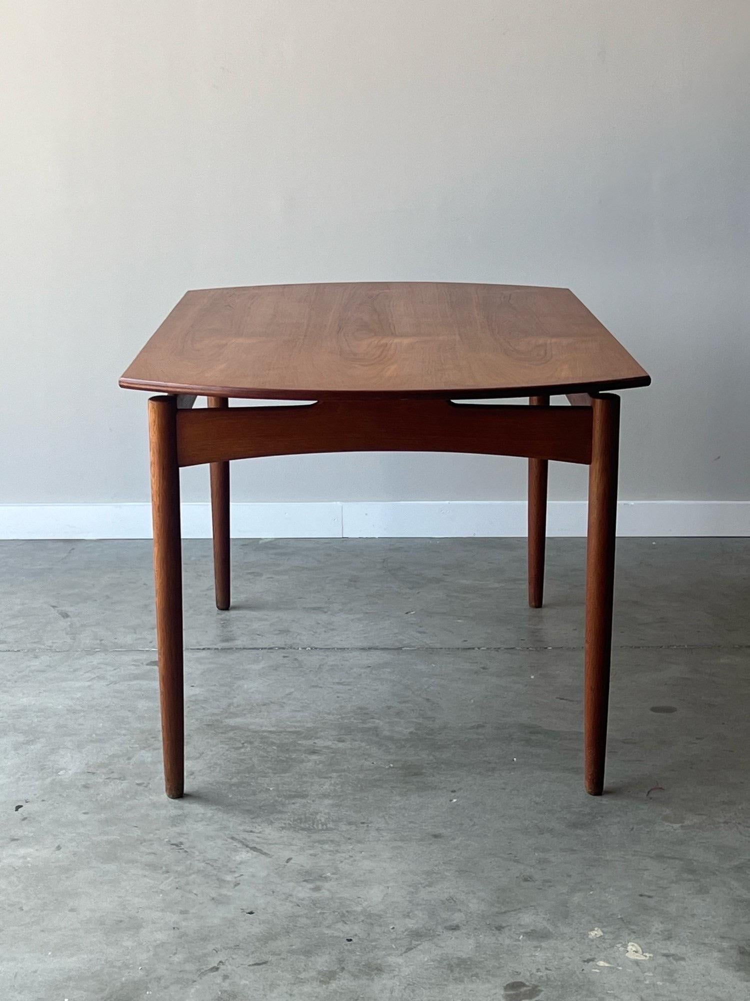 Mid-Century Rectangular to Circular Expanding Dining Table by Svend Madsen In Good Condition In Raleigh, NC