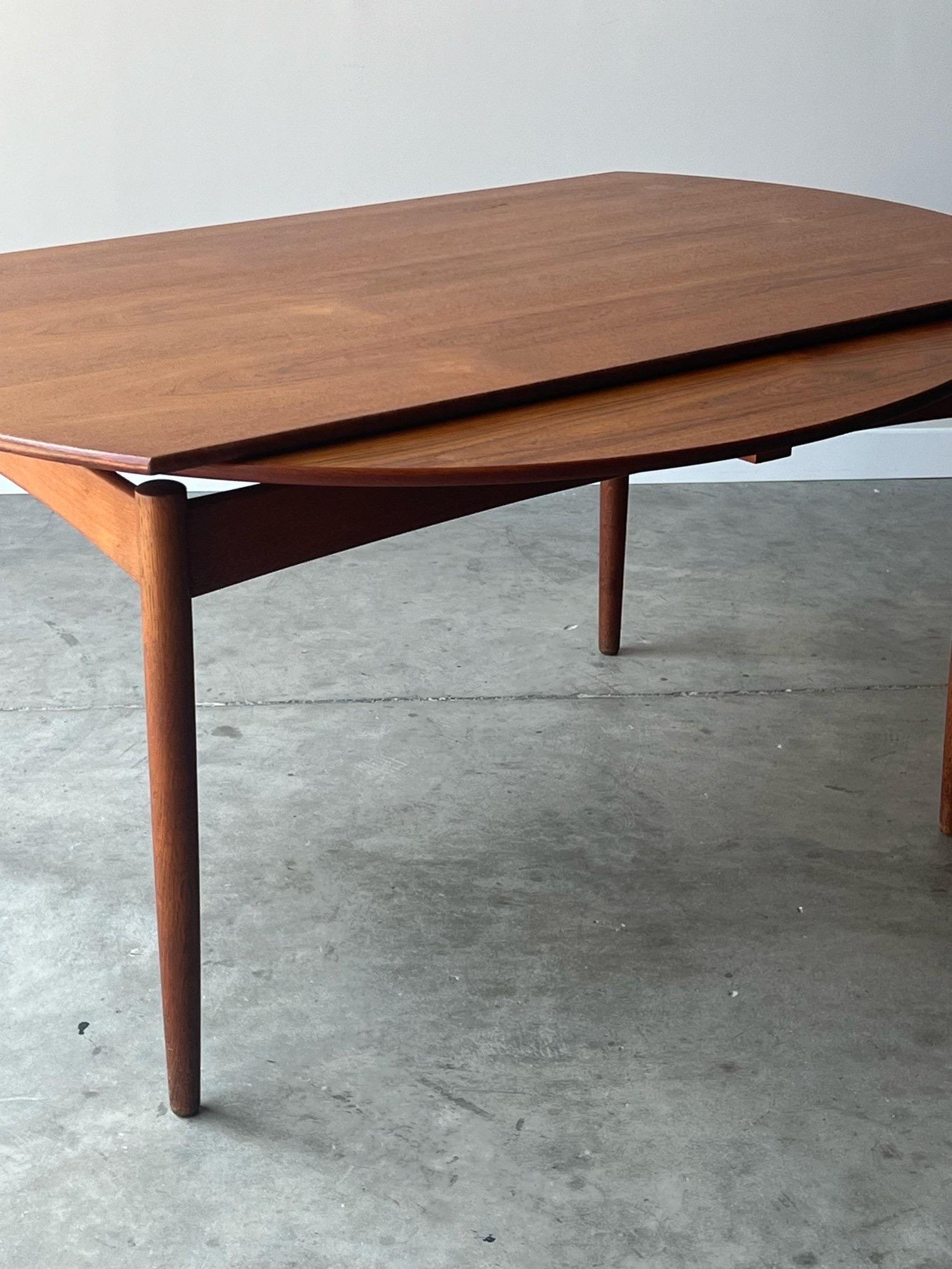 Mid-20th Century Mid-Century Rectangular to Circular Expanding Dining Table by Svend Madsen