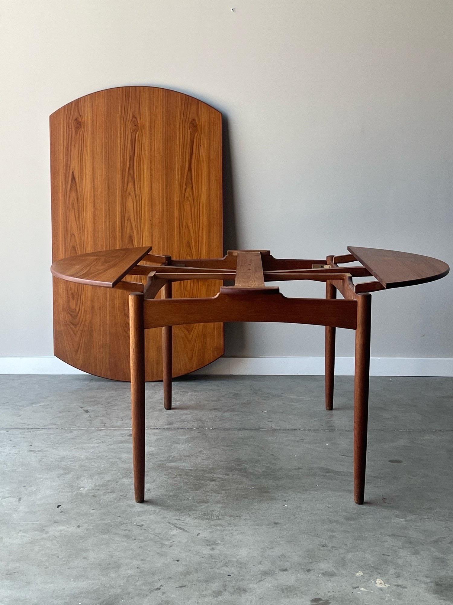 Wood Mid-Century Rectangular to Circular Expanding Dining Table by Svend Madsen